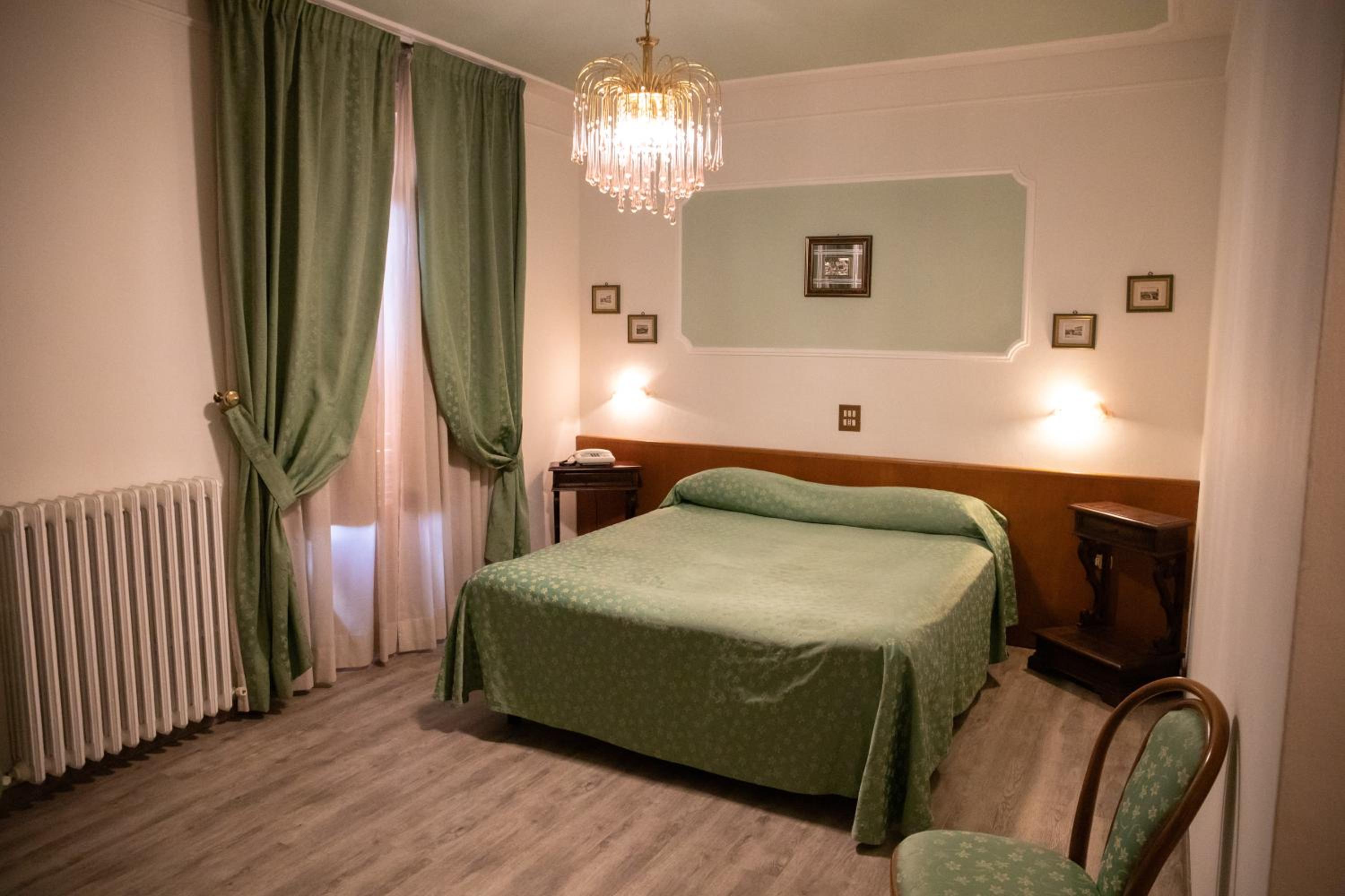 Double or Twin Room - Photo 2