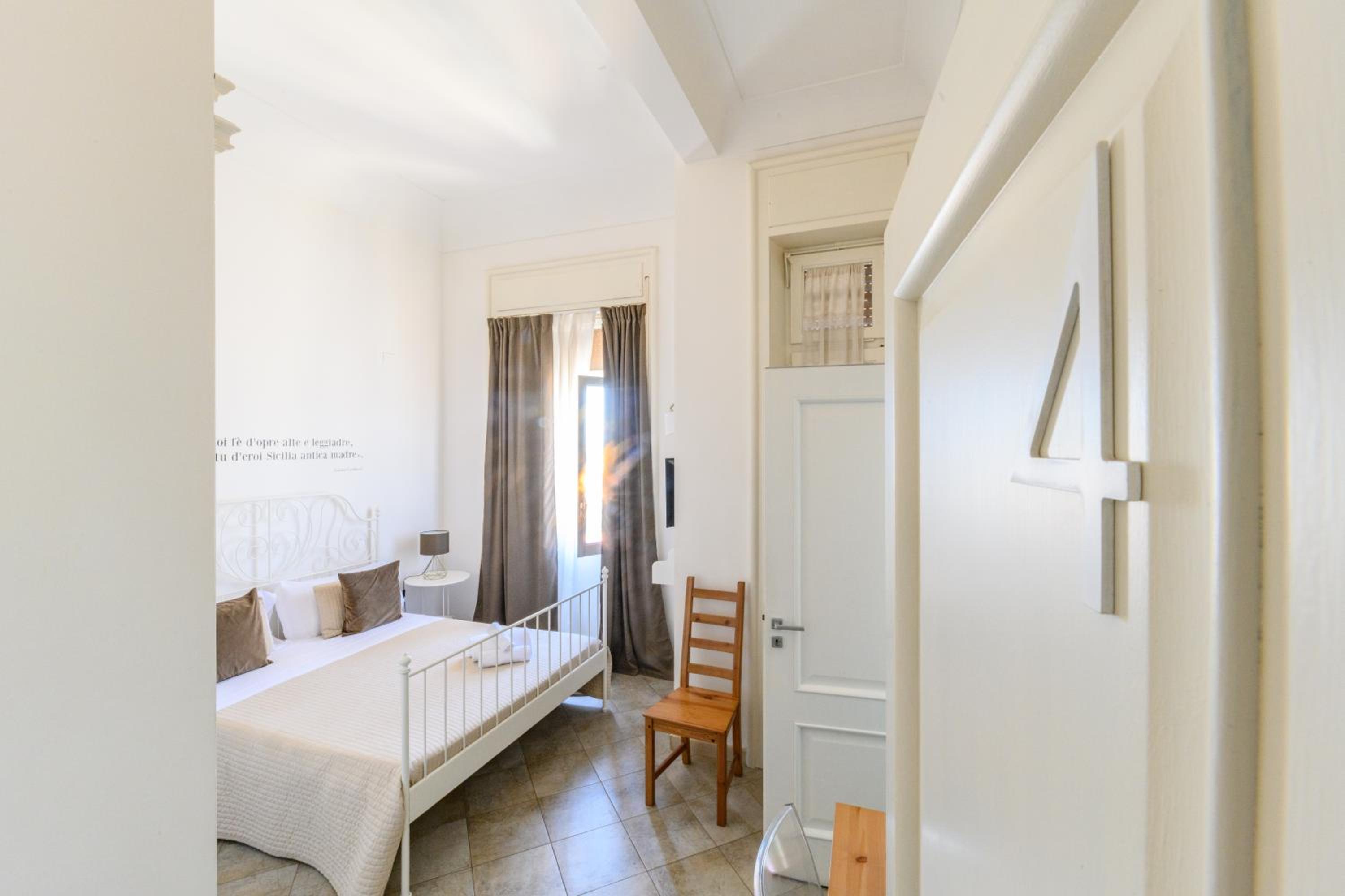 Double Room with Sea View - Photo 1