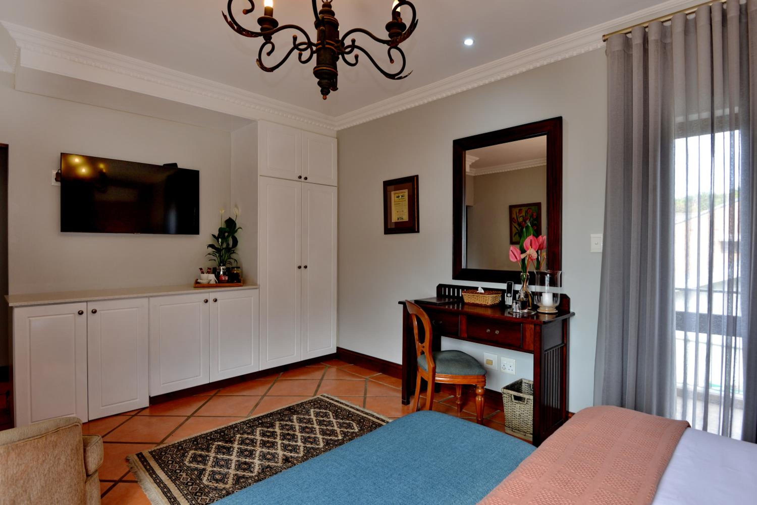 Luxury Double or Twin Room with Pool View