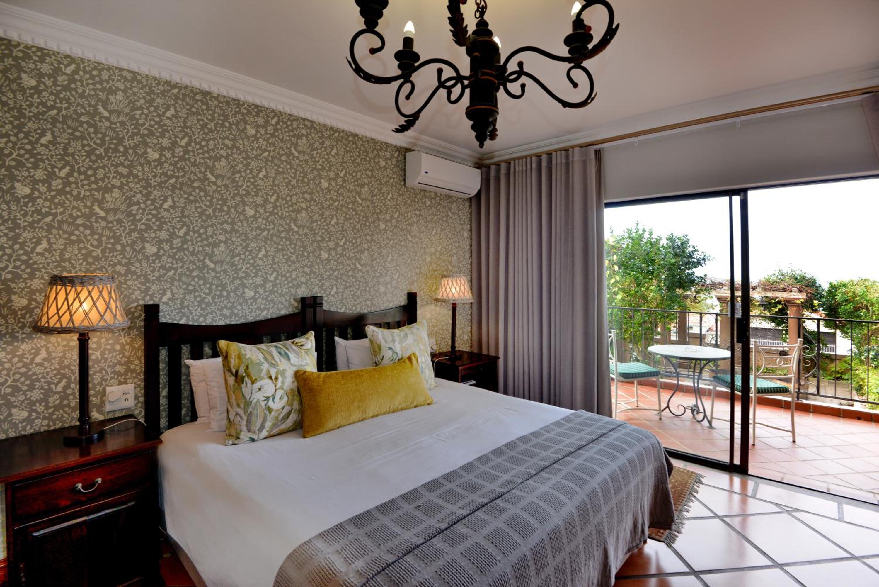 Luxury Twin or Double Room with Partial Sea View