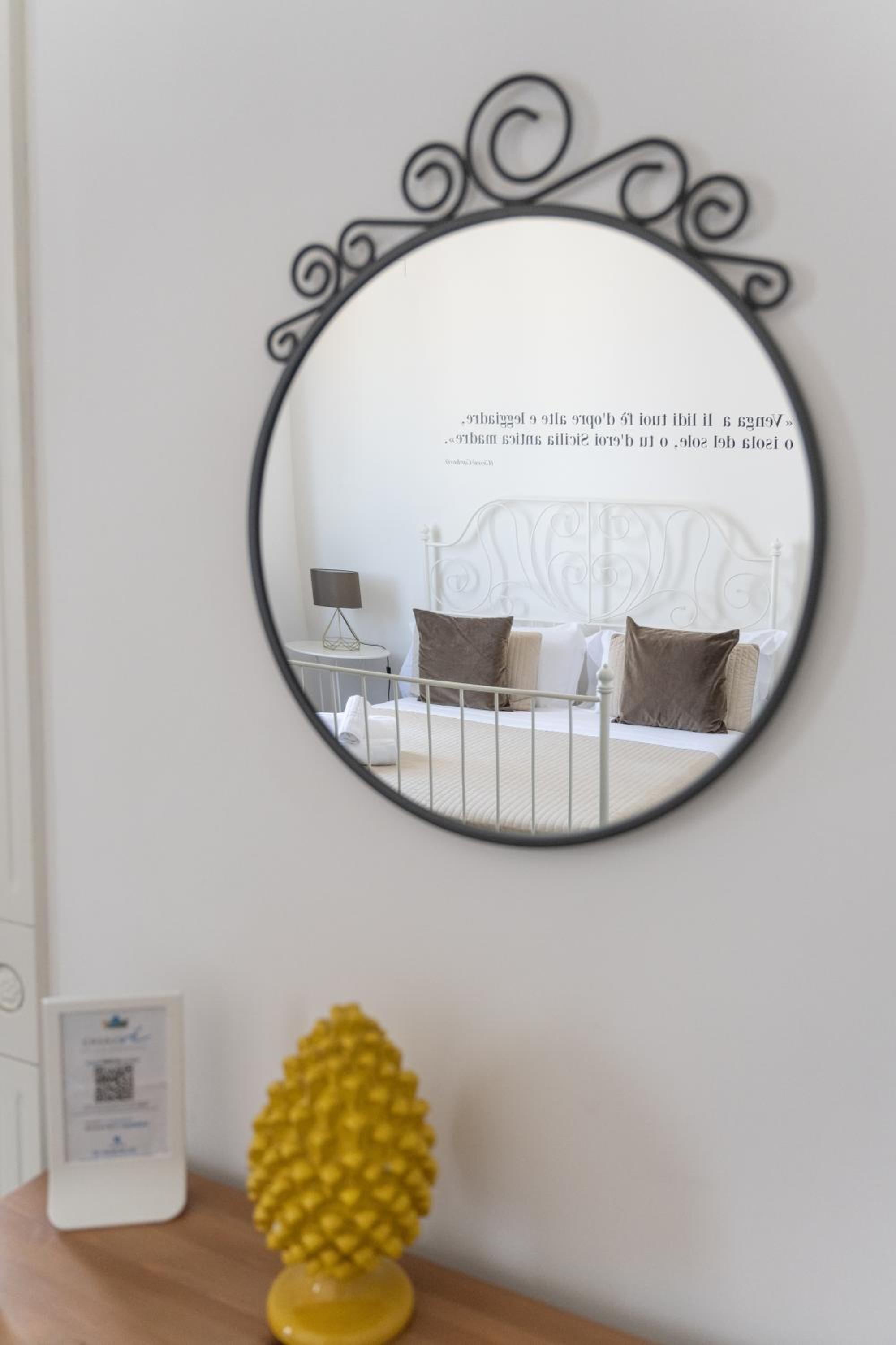 Double Room with Sea View - Photo 8