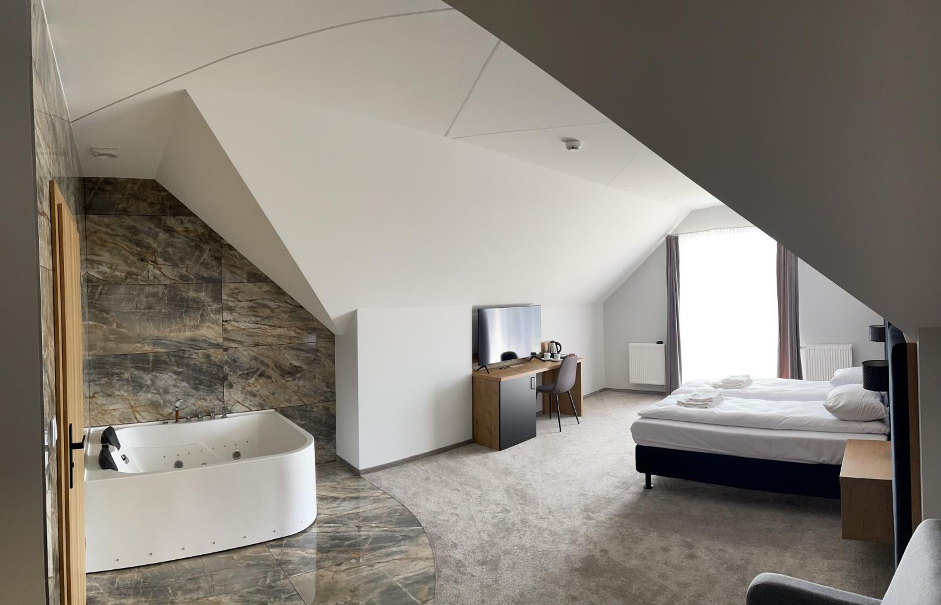 Double Room with Spa Bath photo 1
