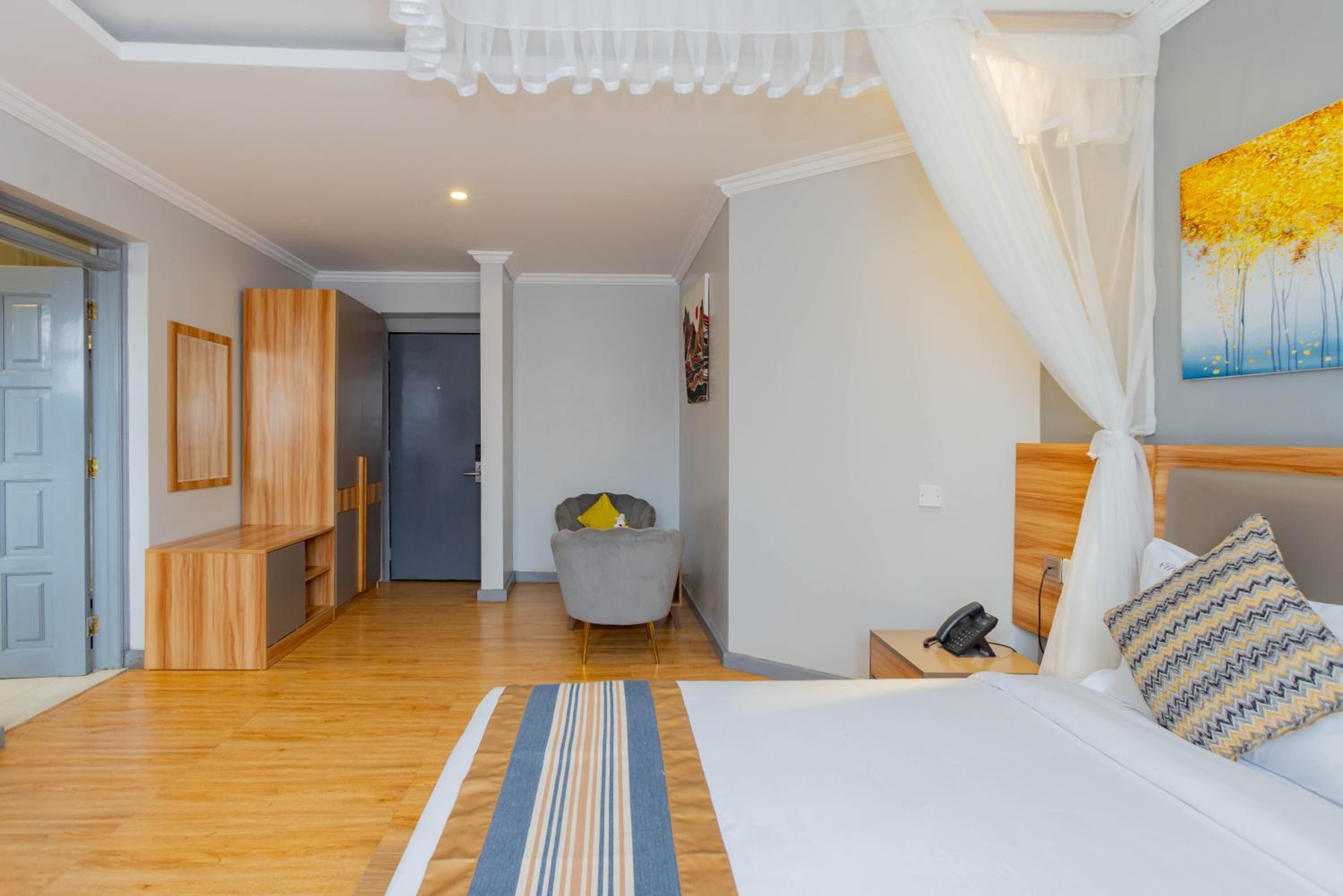 Executive Suite photo 2