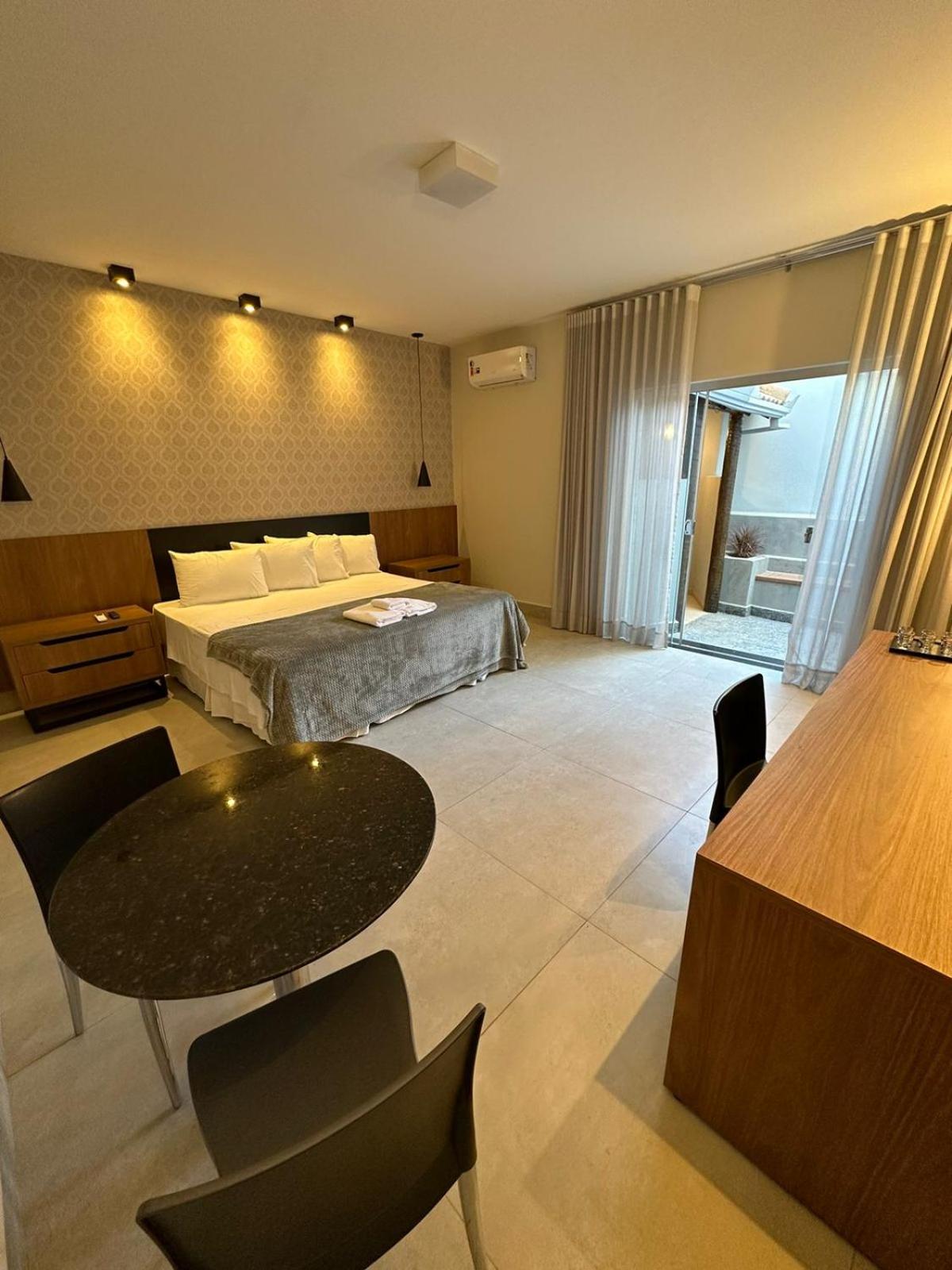 King Suite with Balcony photo 1
