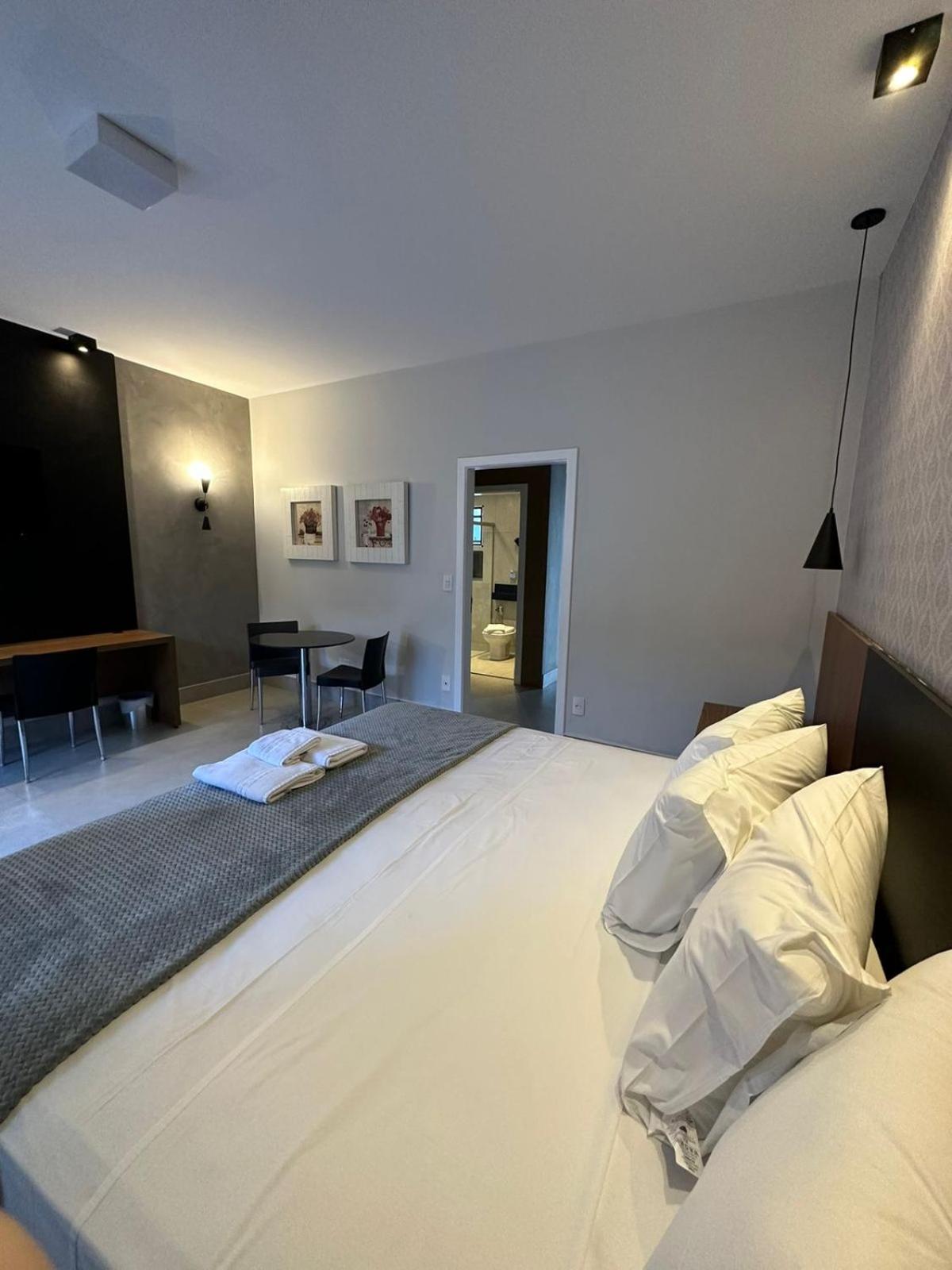 King Suite with Balcony photo 3