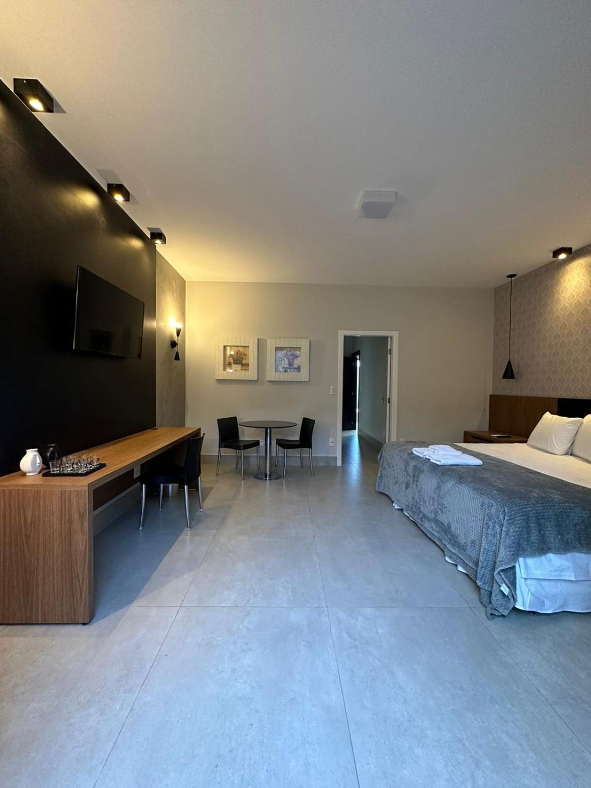 King Suite with Balcony photo 2