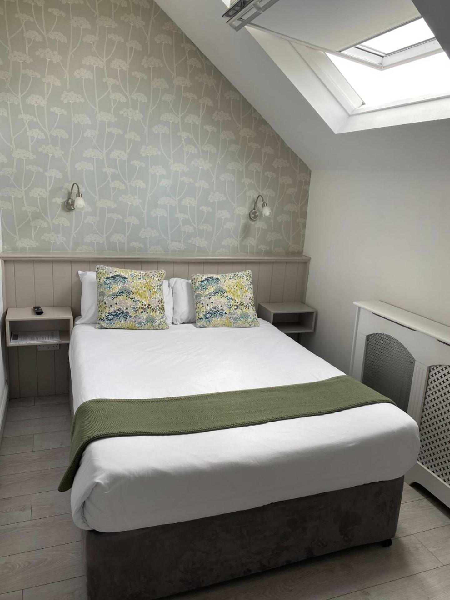 Double or Twin Room photo 3