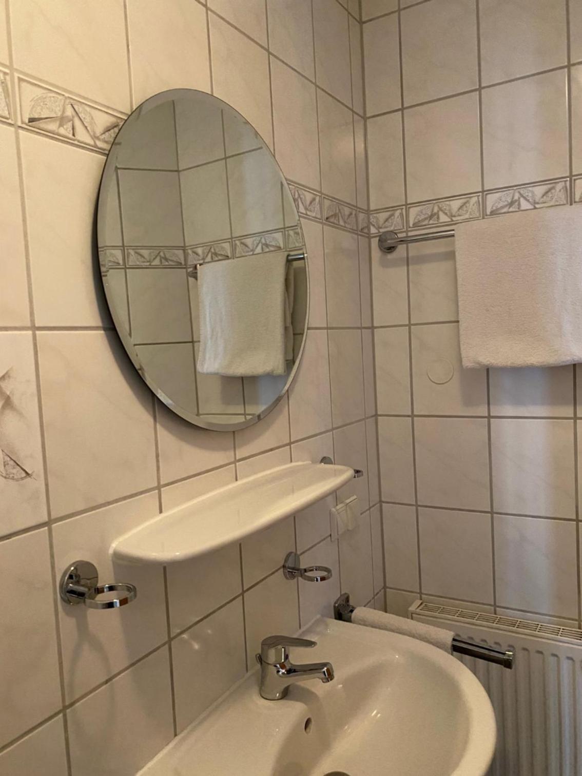 Single Room with Private Bathroom photo 3