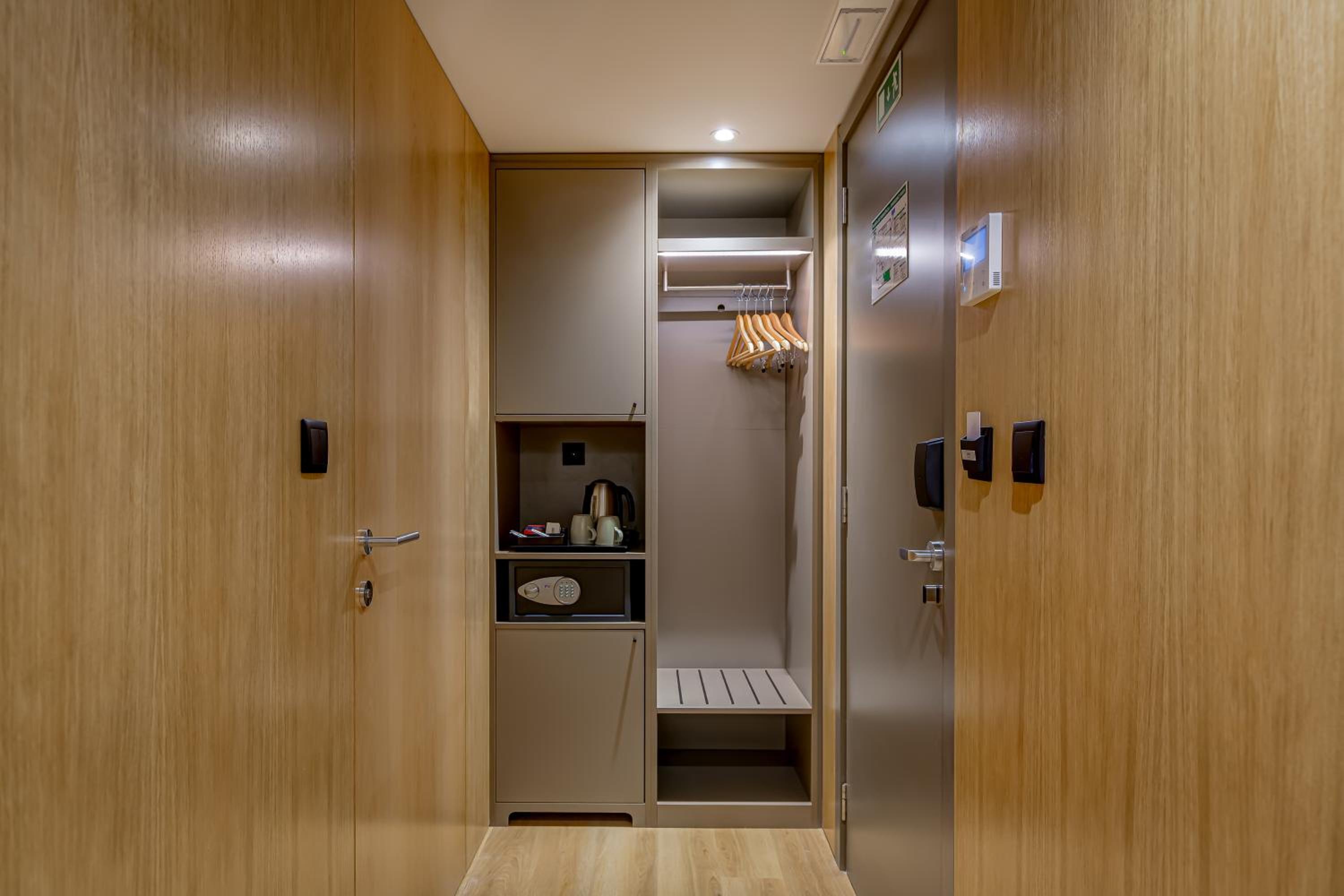 Double Room - Photo 6