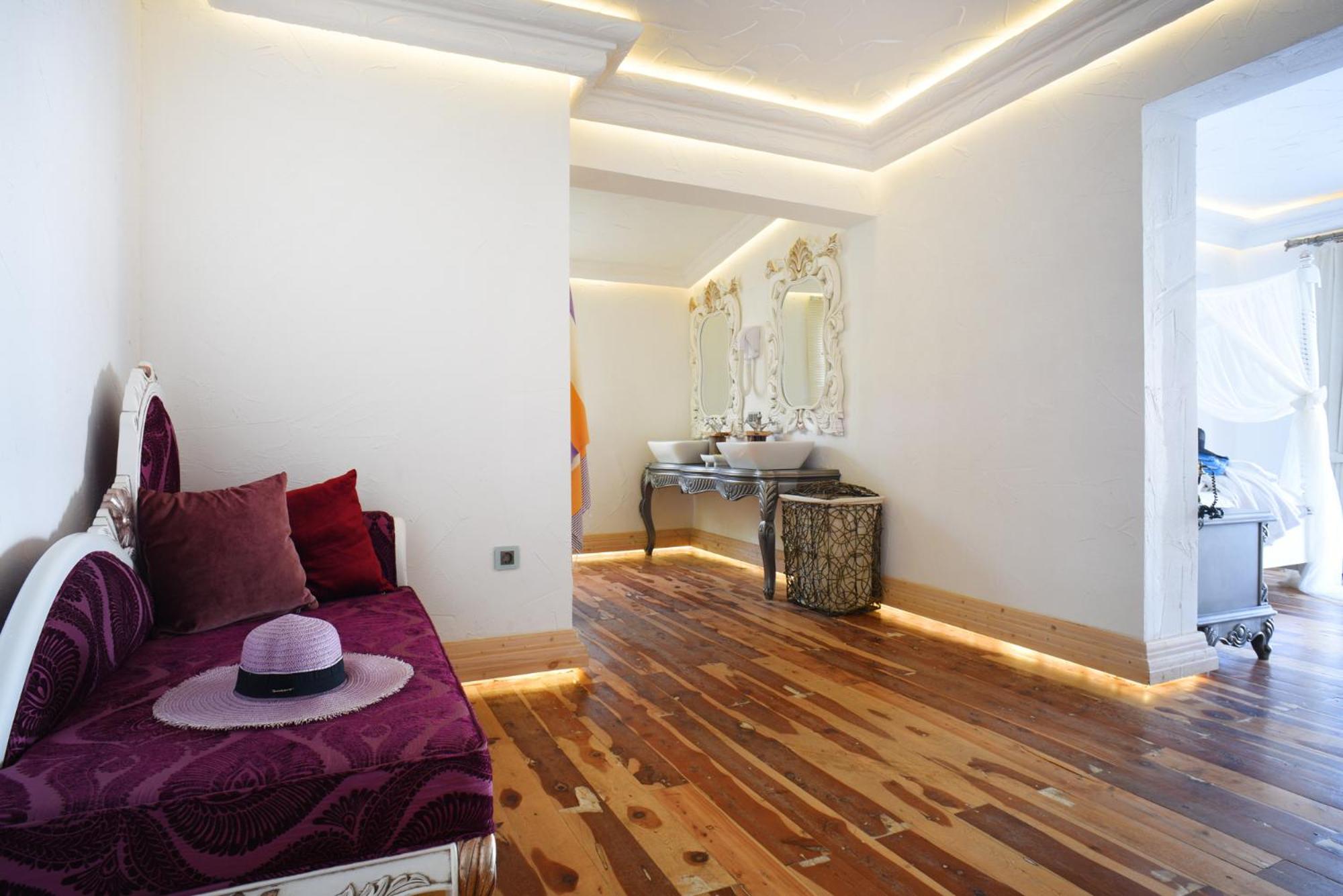 Suite with Balcony photo 3