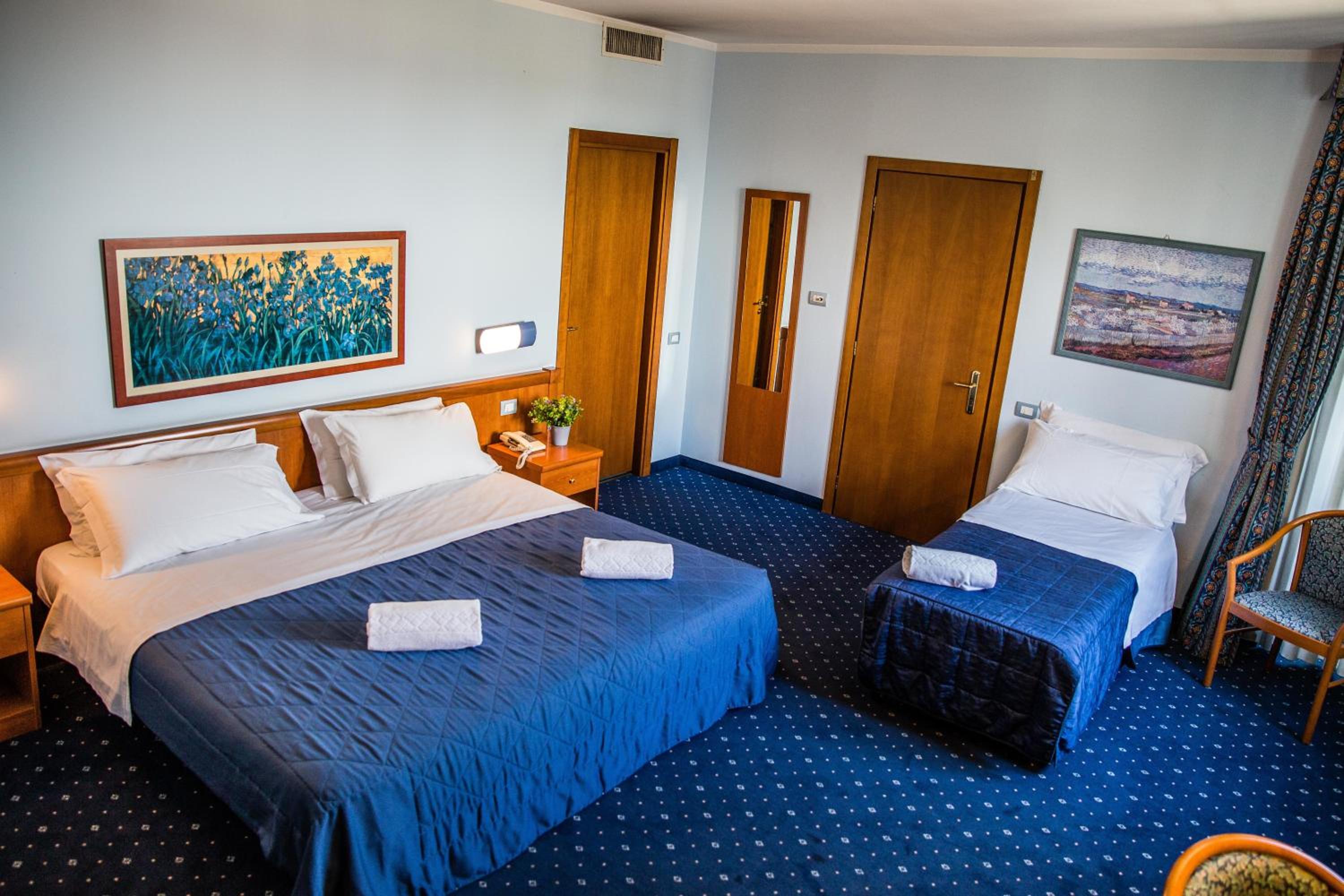 Triple Room - Photo 6