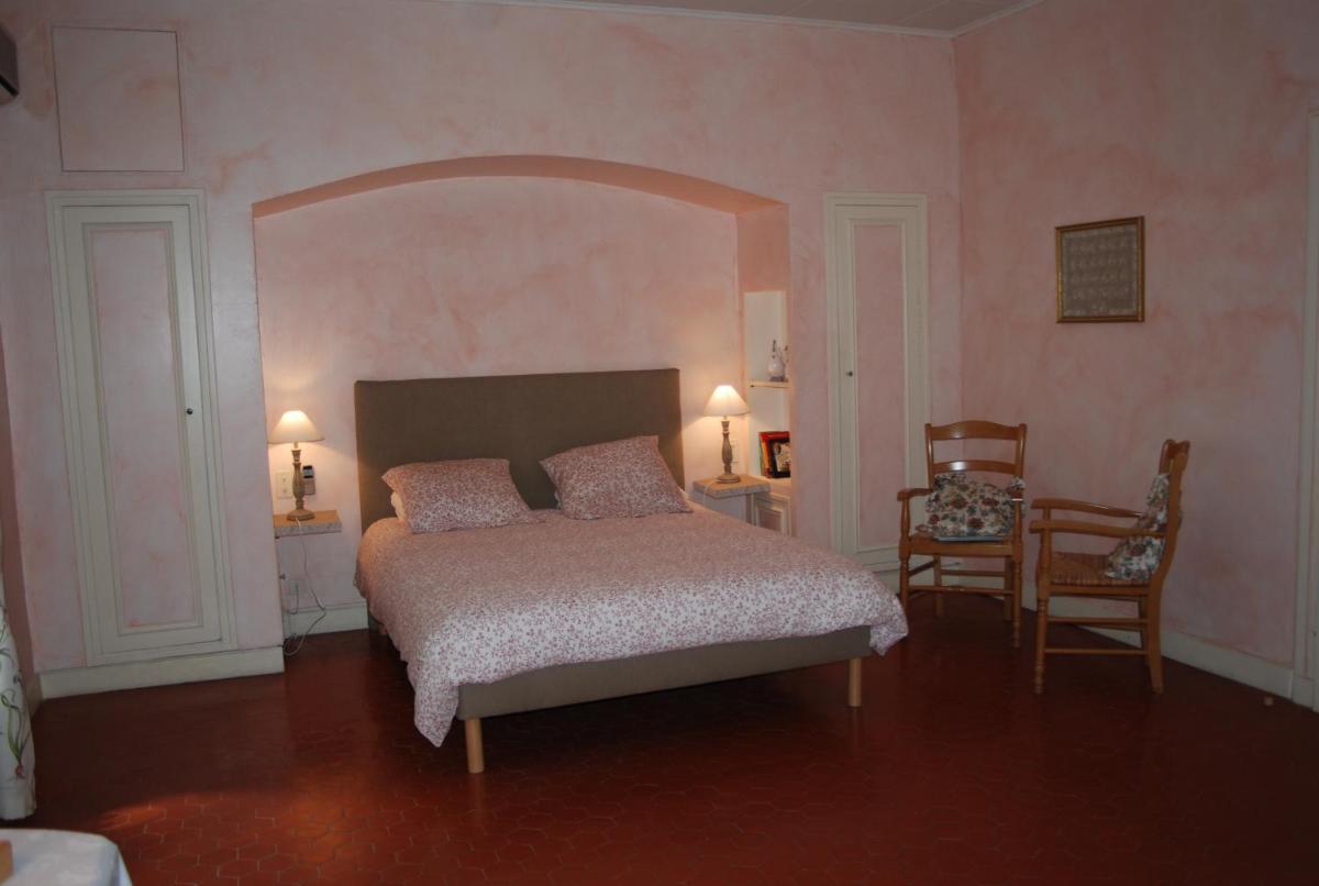 Family Room with Private Bathroom photo 3