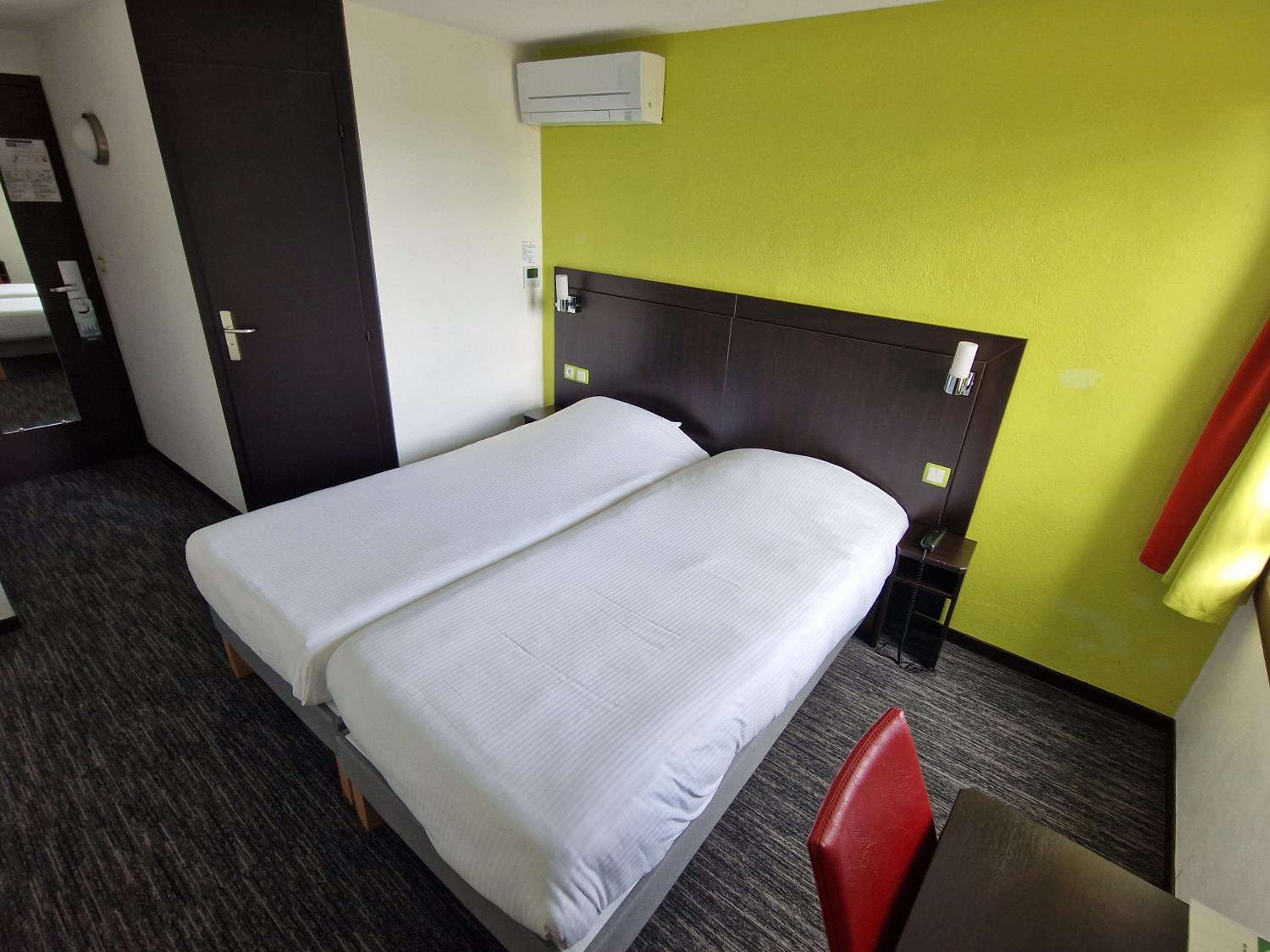 Twin Room - Photo 1