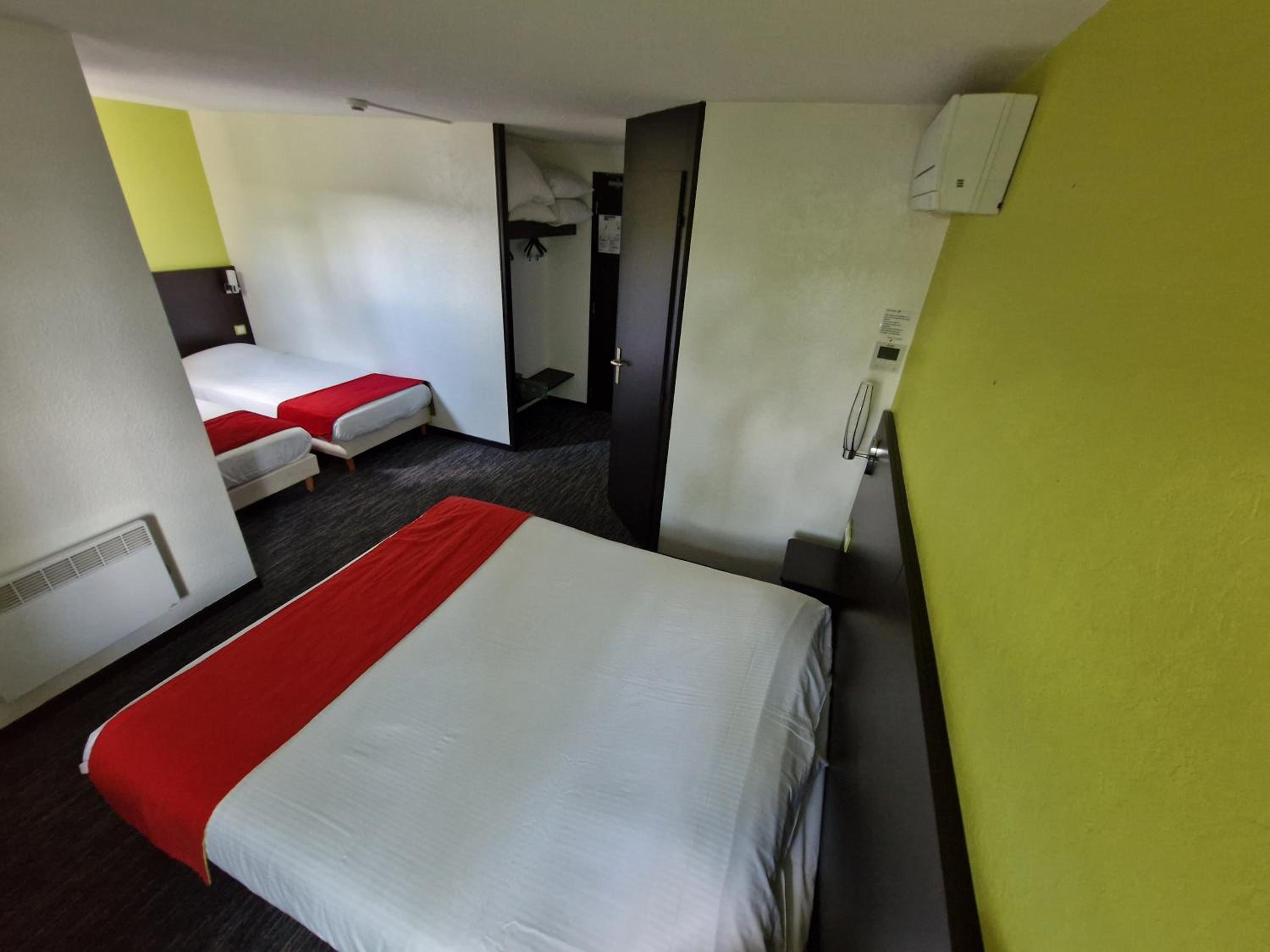 Quadruple Room - Photo 1