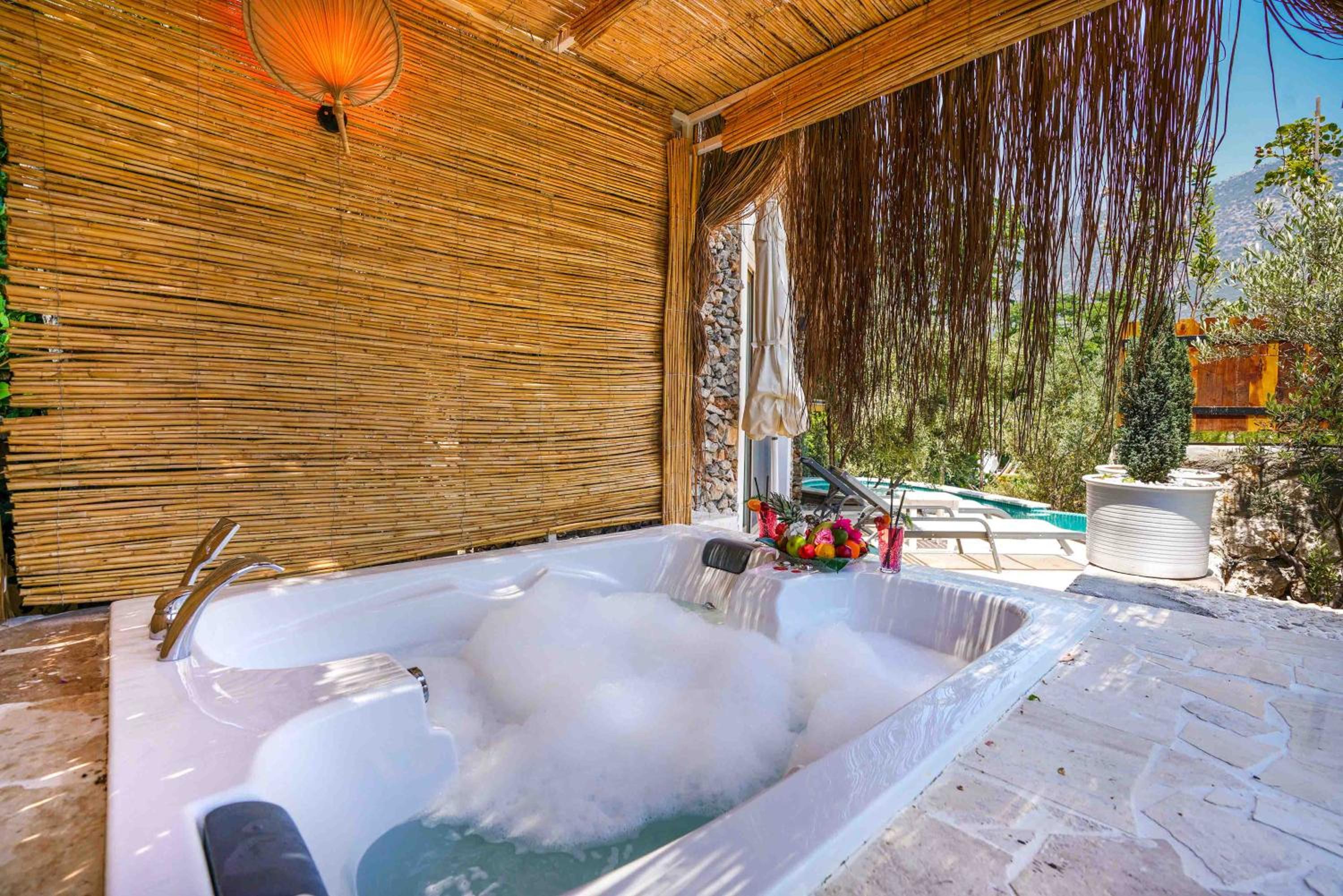 Suite with Spa Bath photo 3