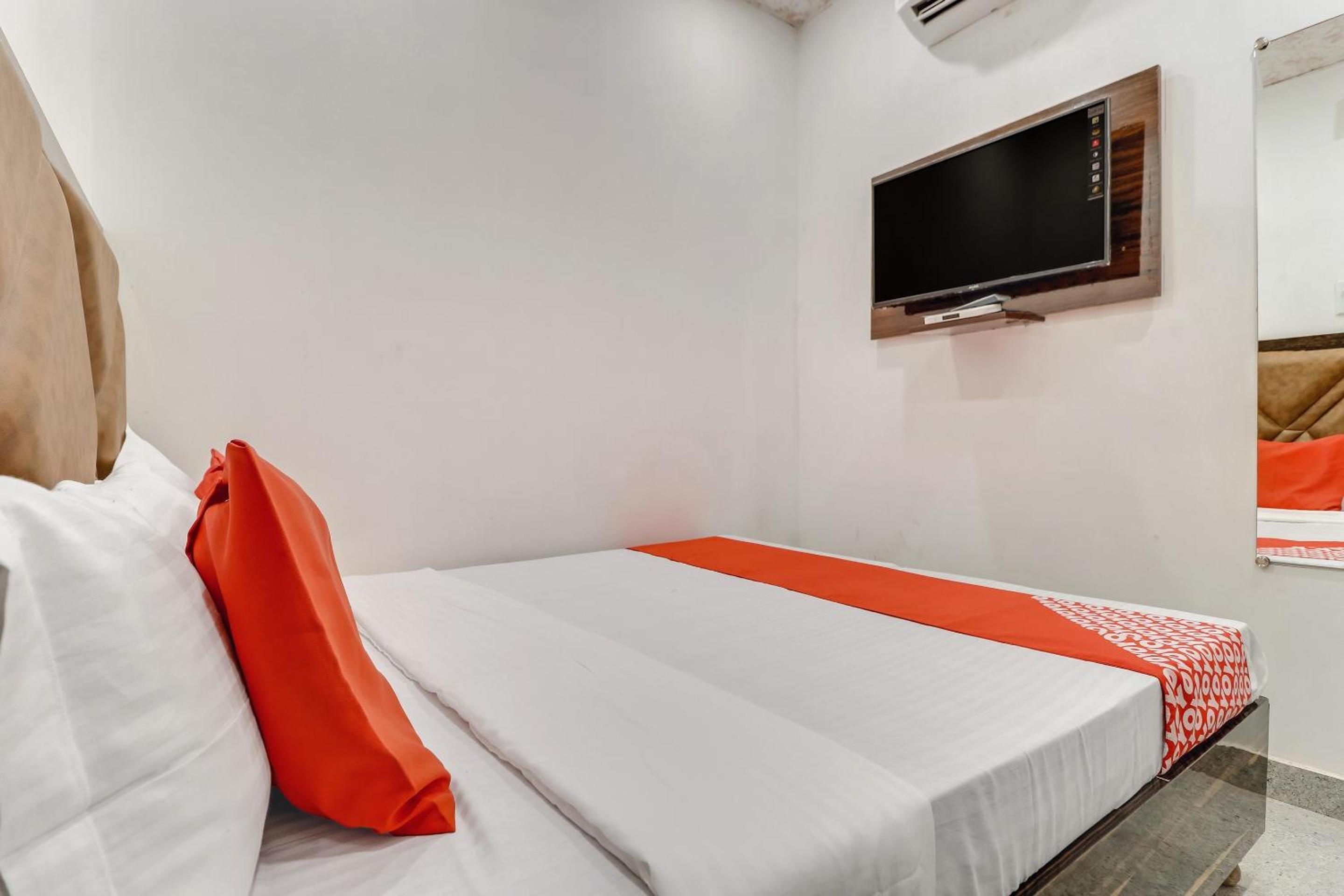 Classic Triple Room - Photo 21