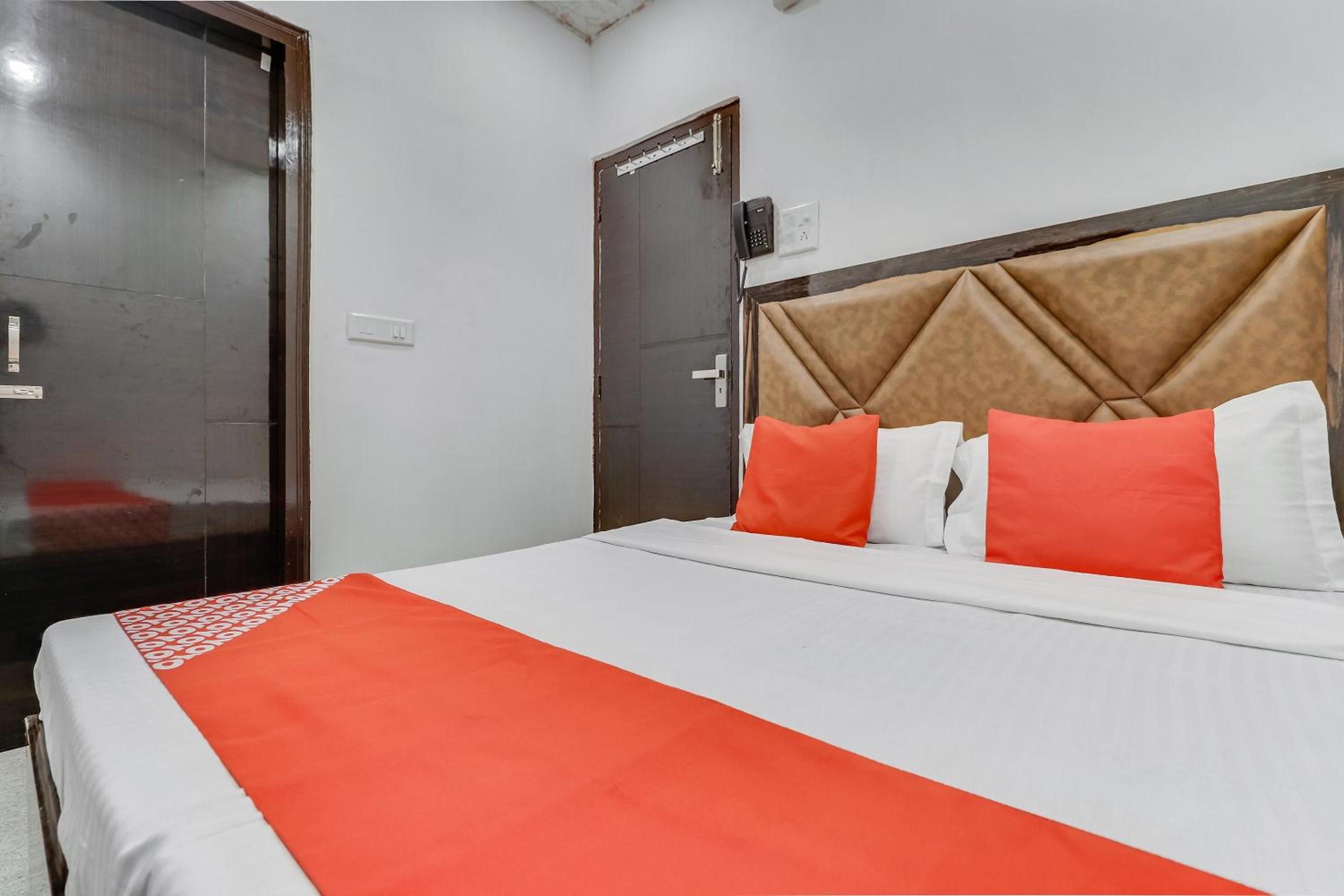 Classic Triple Room - Photo 22