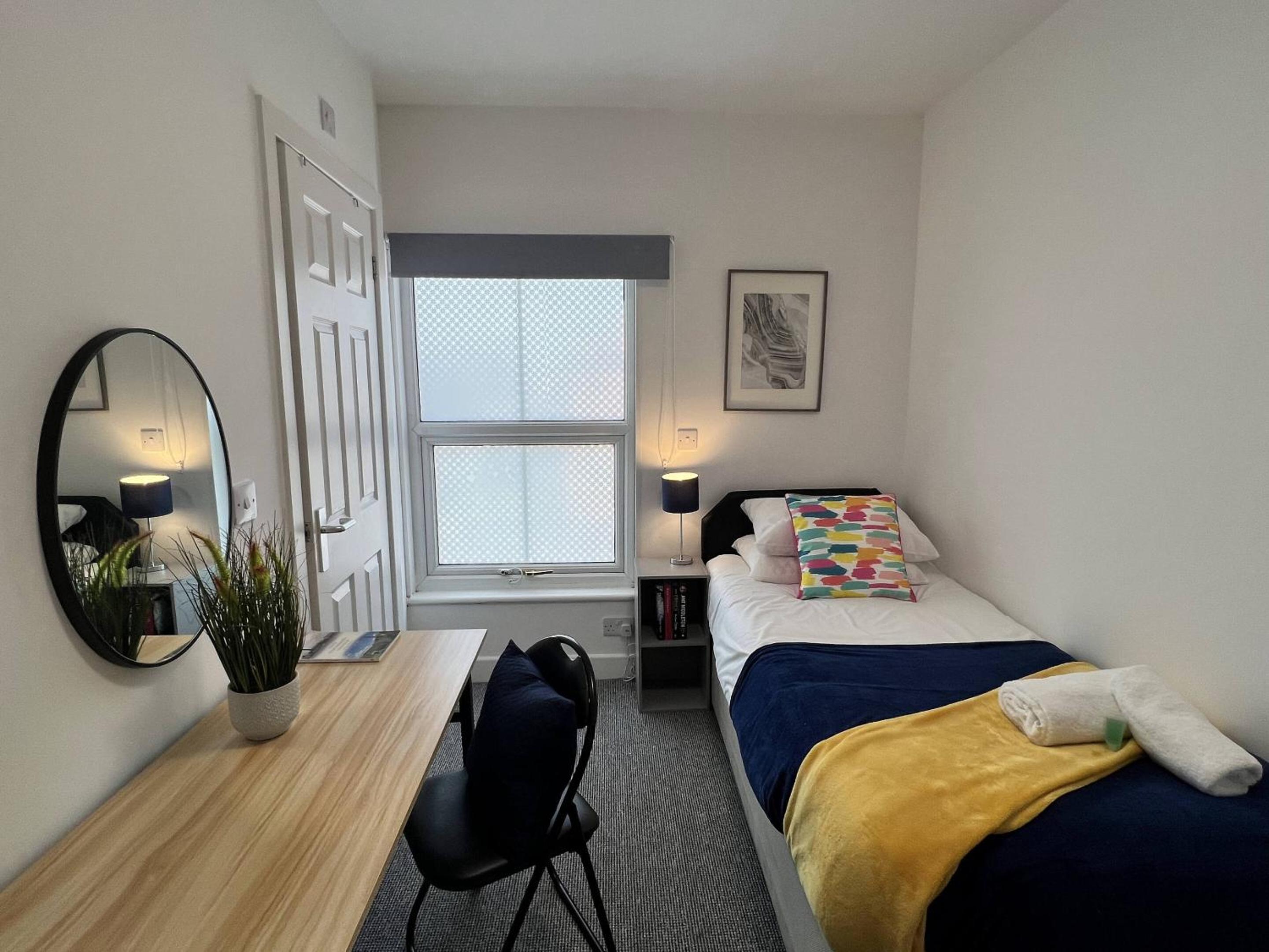 Single Room with Private Bathroom photo 1
