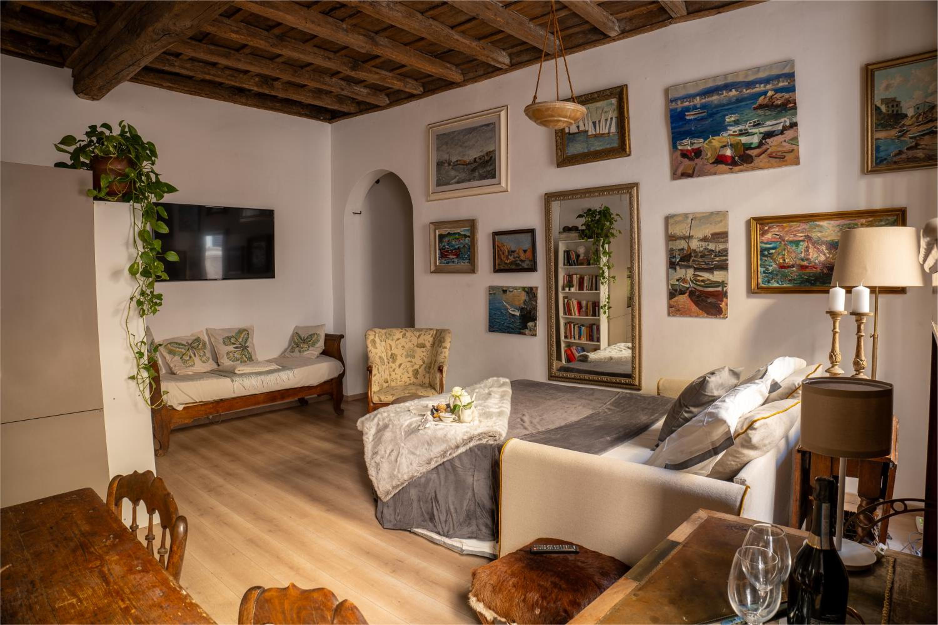 One-Bedroom Apartment