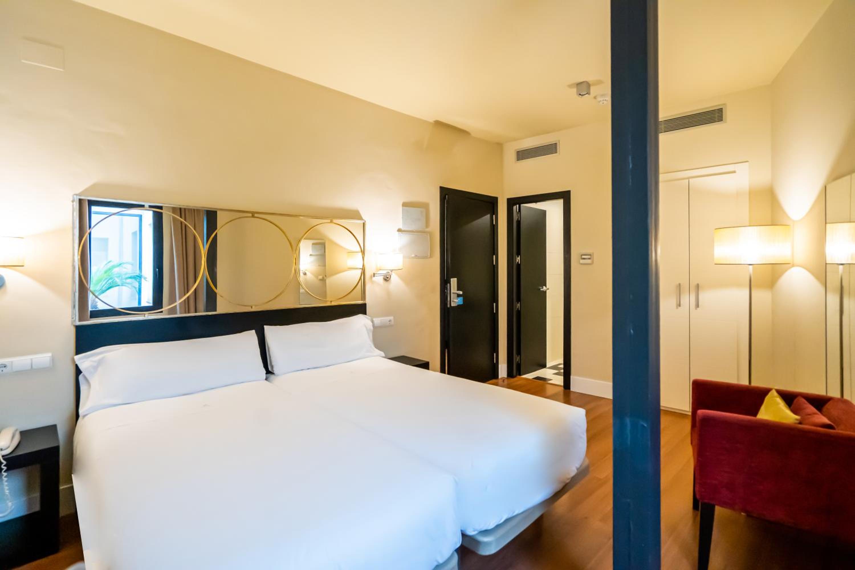 Twin Room - Photo 8