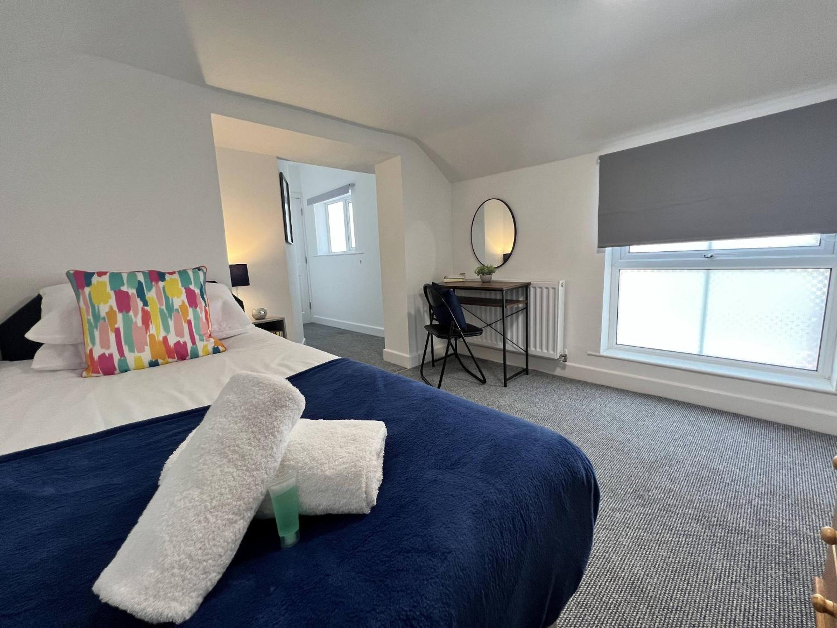 Double Room with Private Bathroom - Photo 2