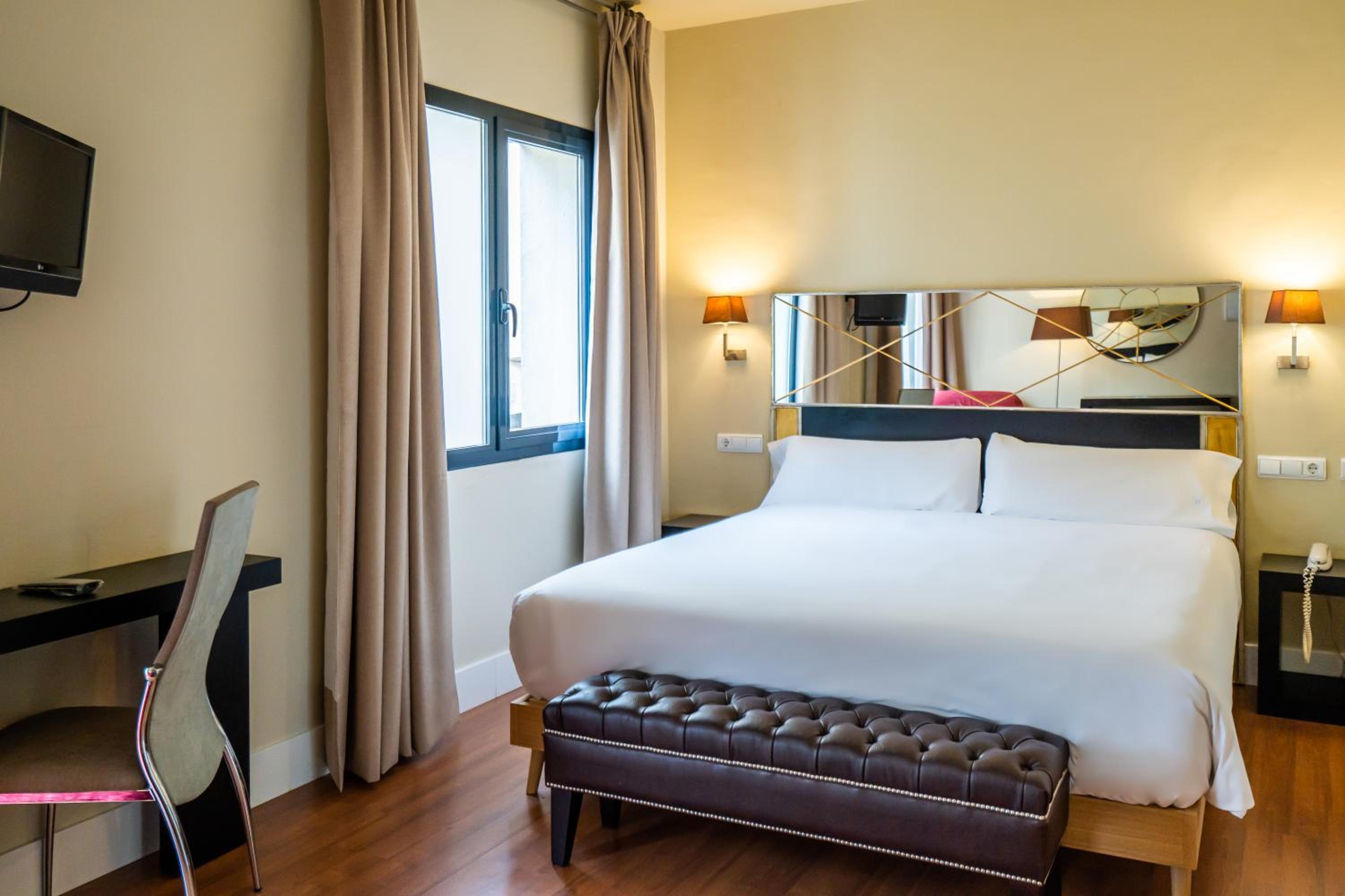Deluxe Queen Room - Photo 1