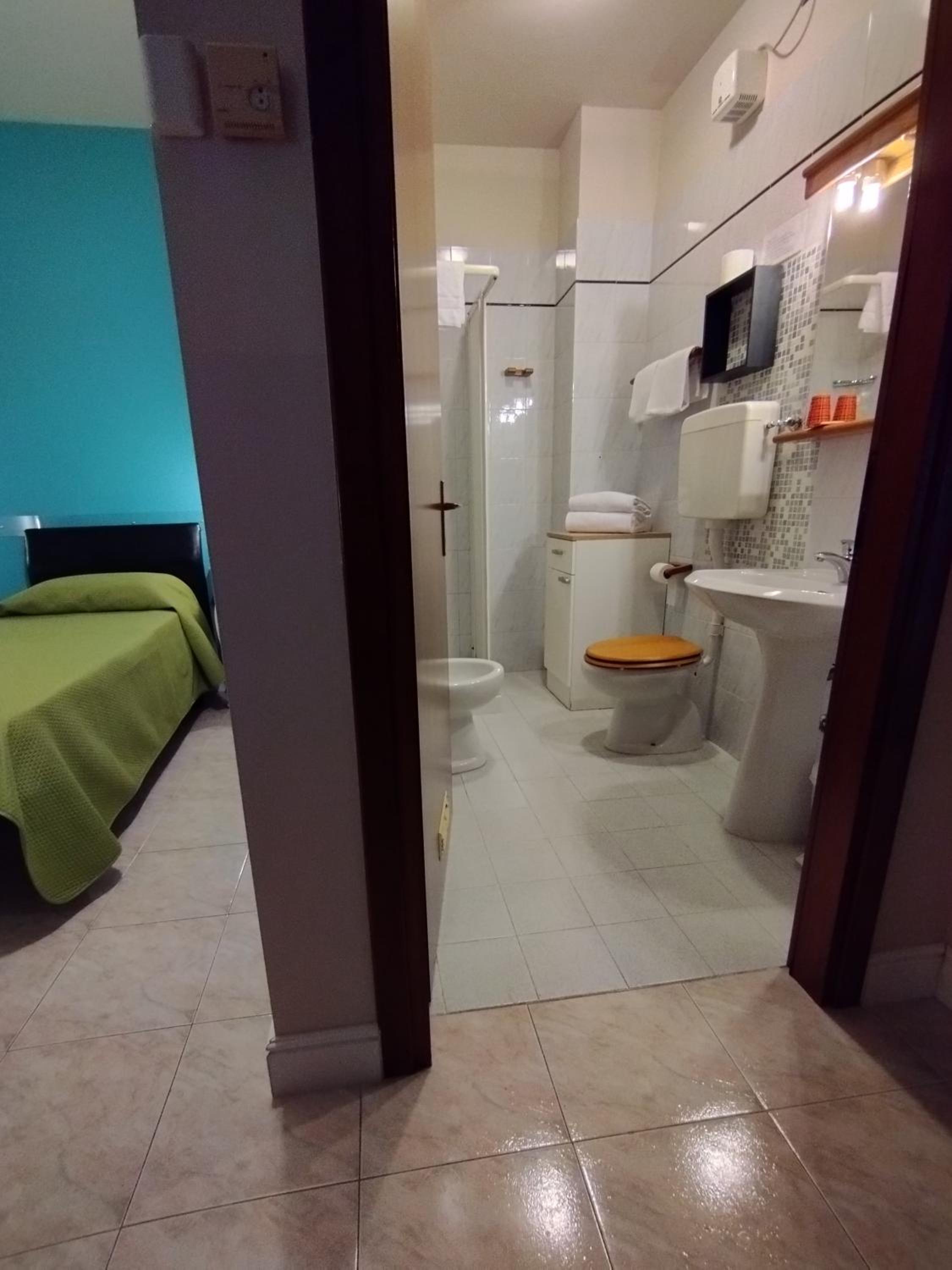 Standard Triple Room photo 2