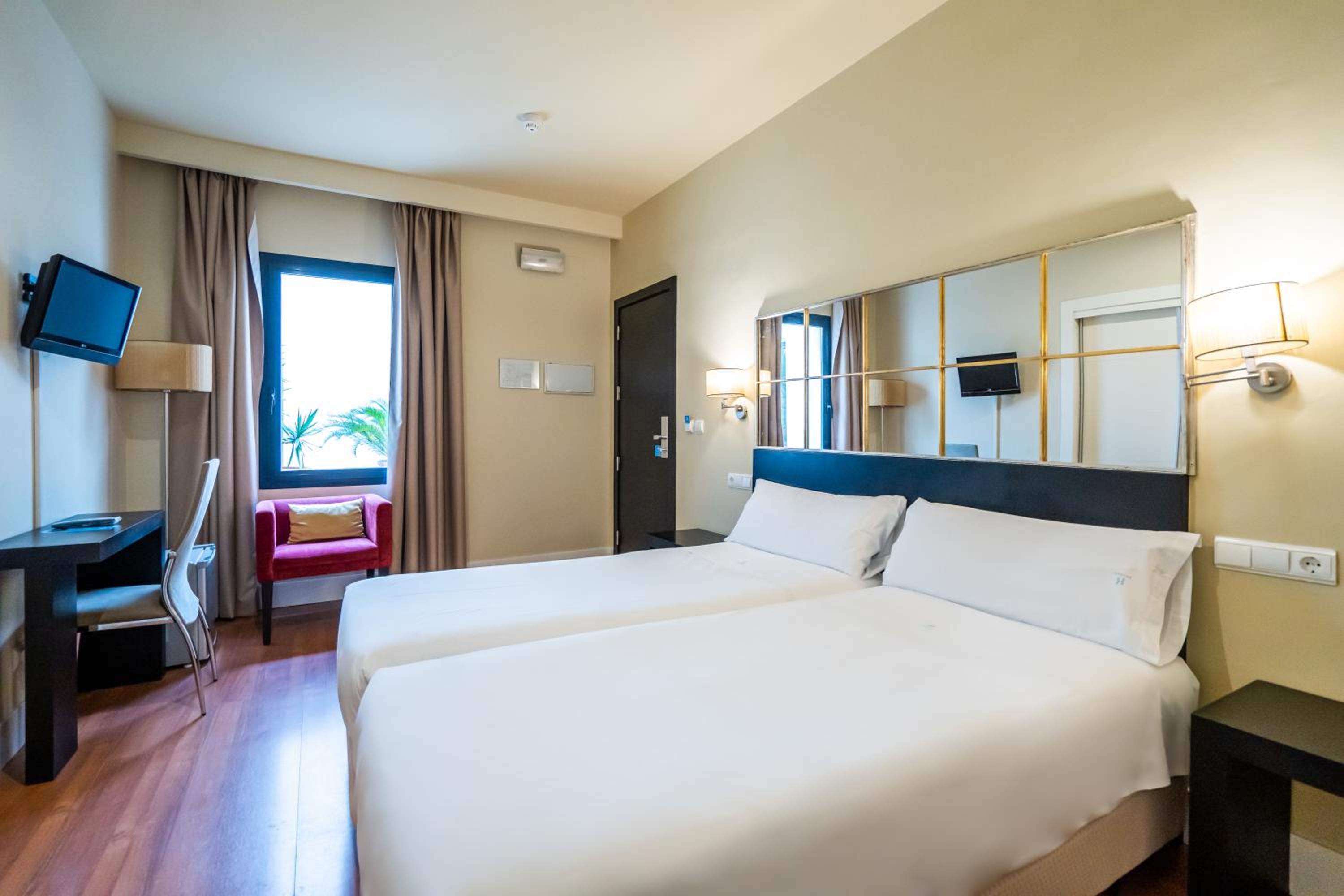 Twin Room - Photo 9