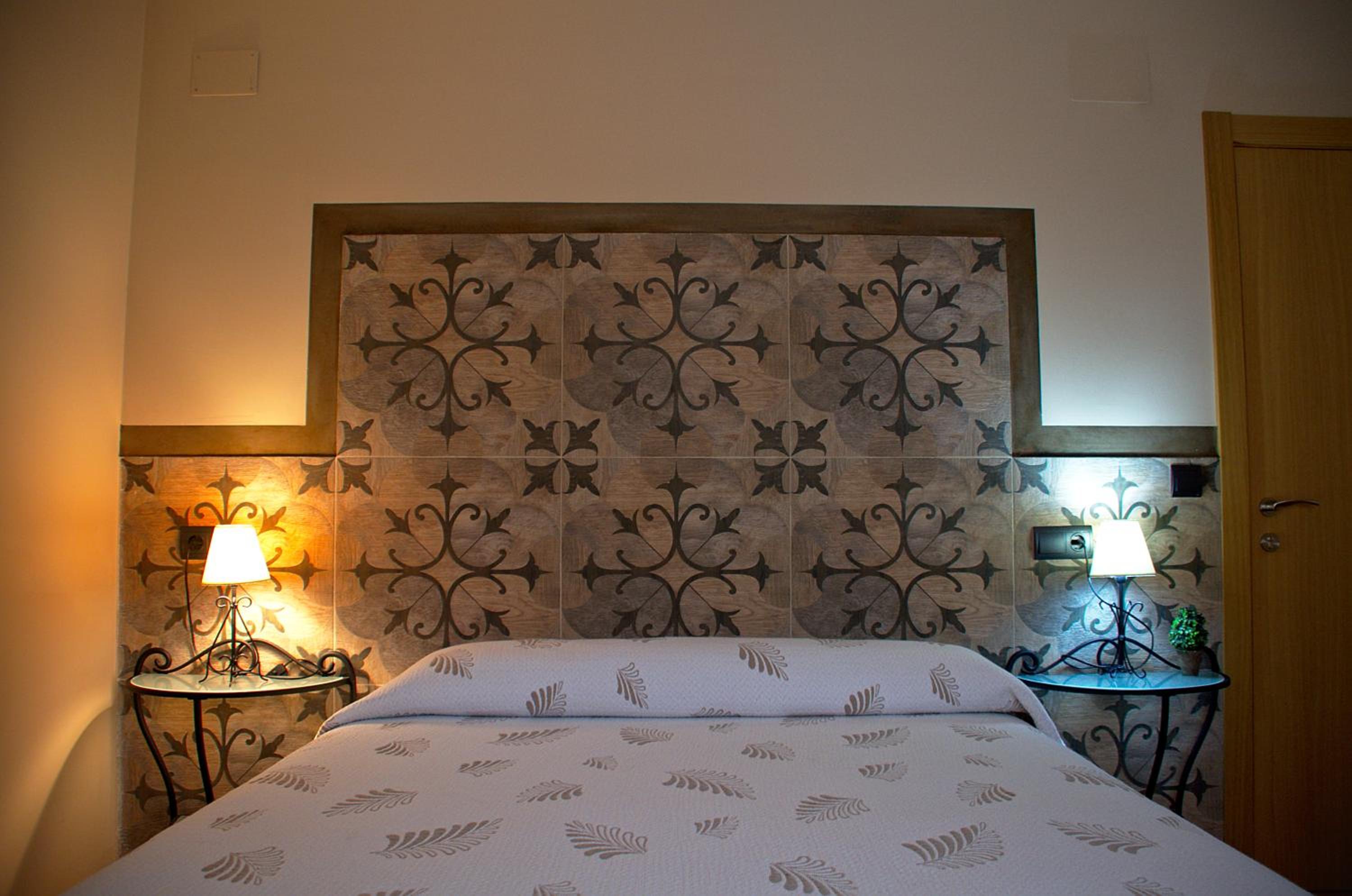 Double Room with Private Bathroom - Photo 9
