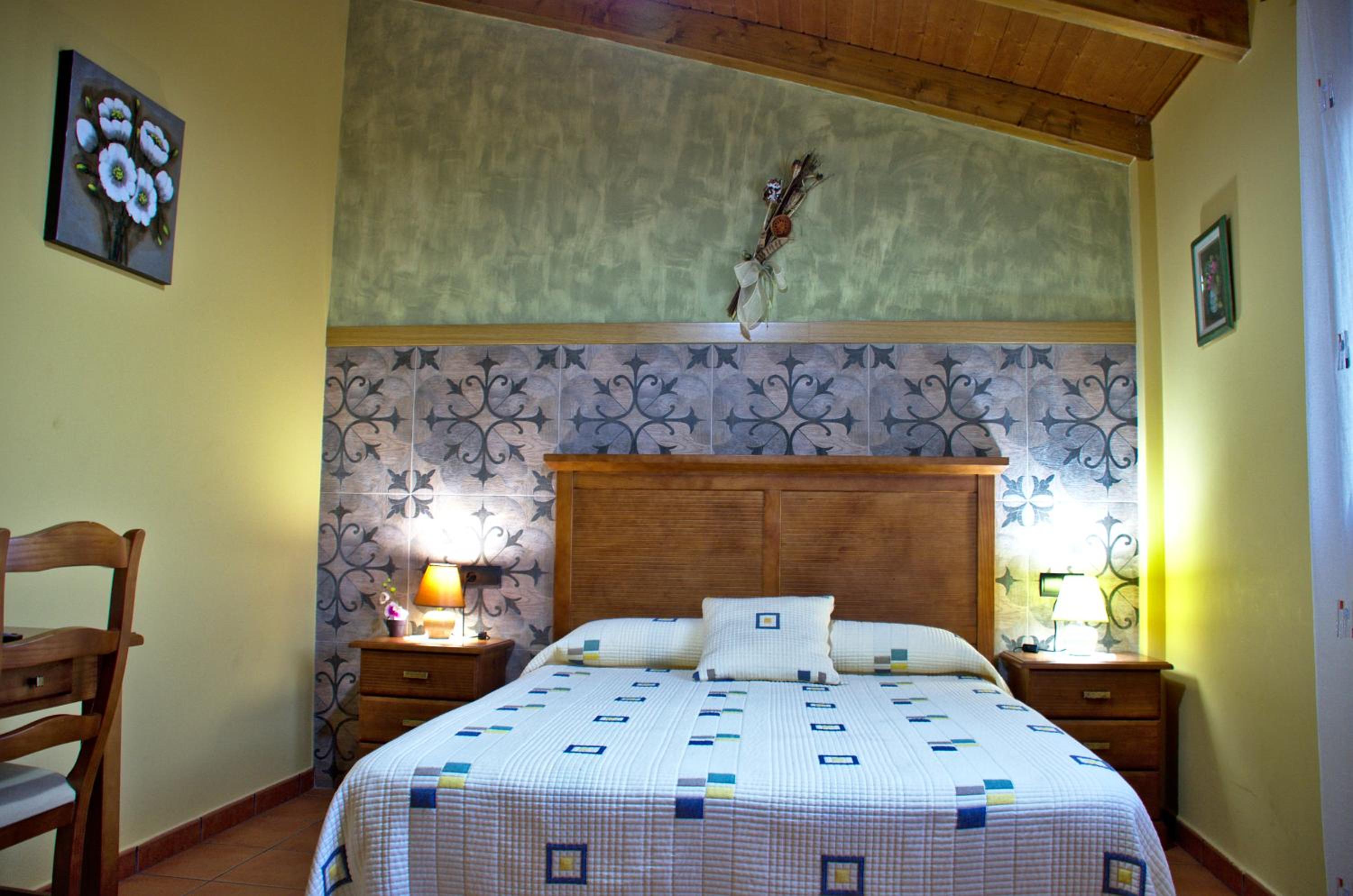 Double Room with Private Bathroom - Photo 2
