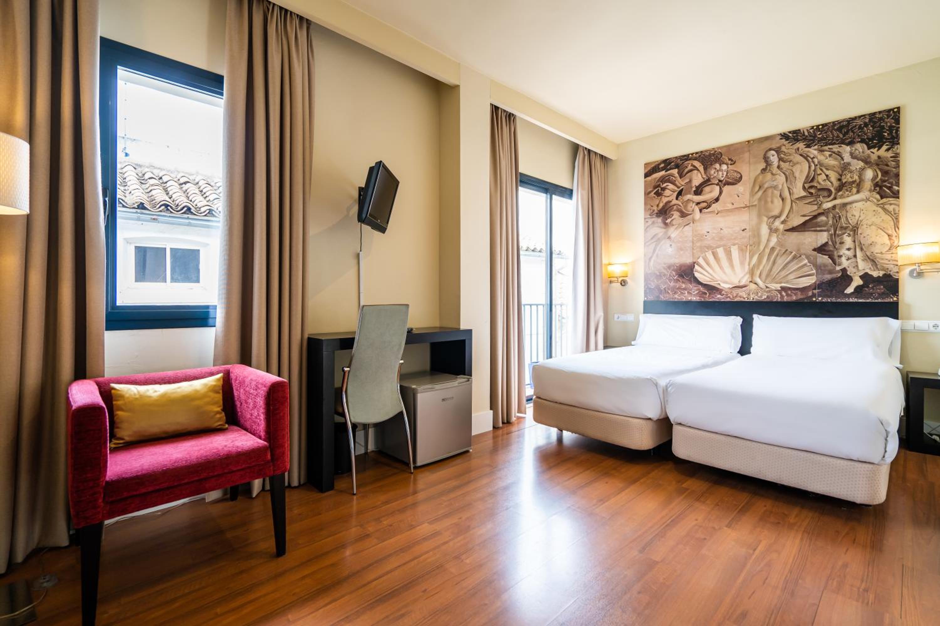 Twin Room - Photo 3