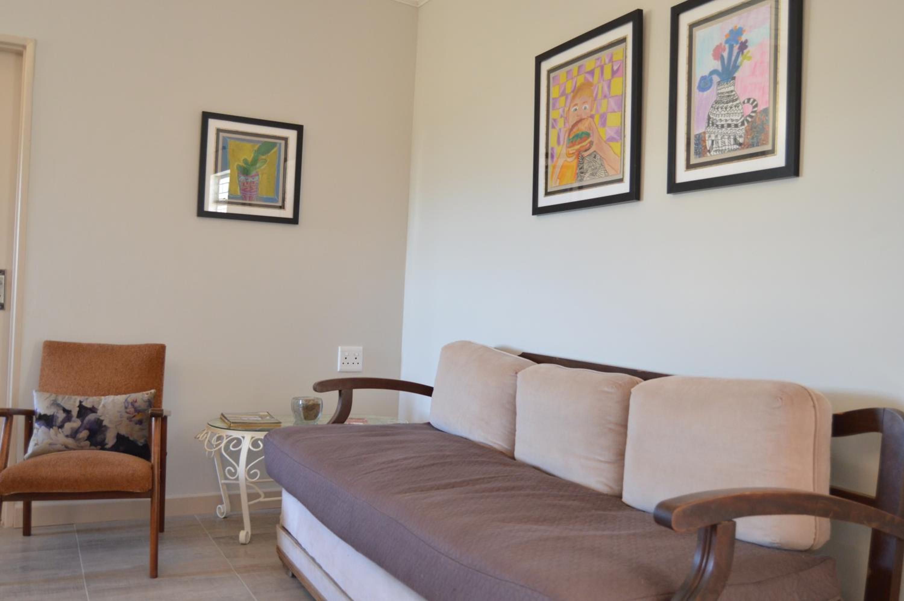 Two-Bedroom House - Photo 9