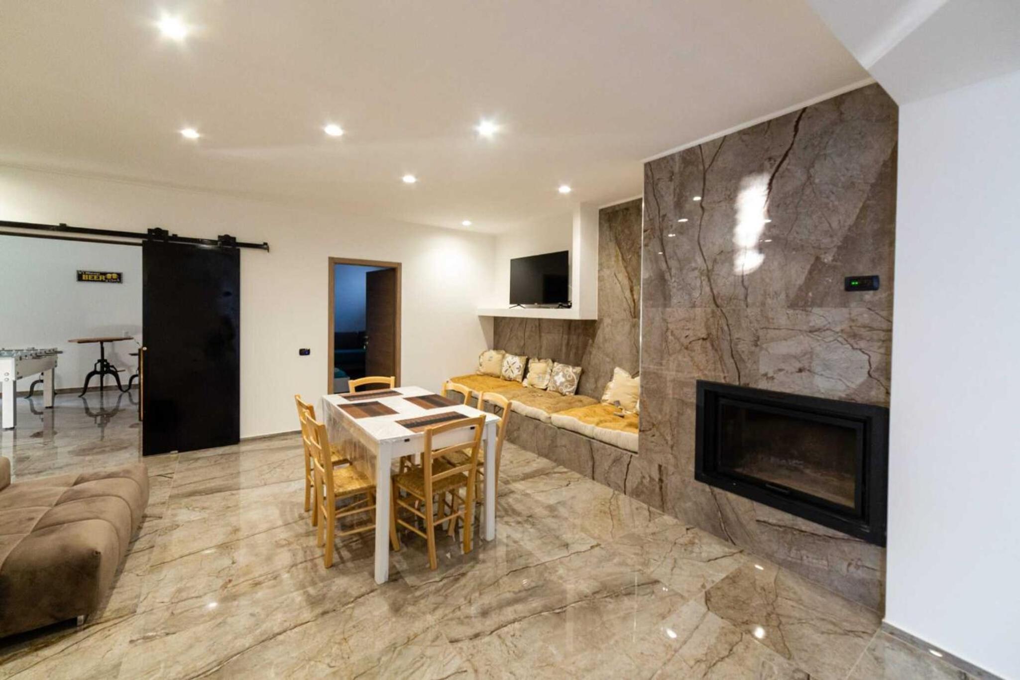 Two-Bedroom Deluxe Apartment with Garden View