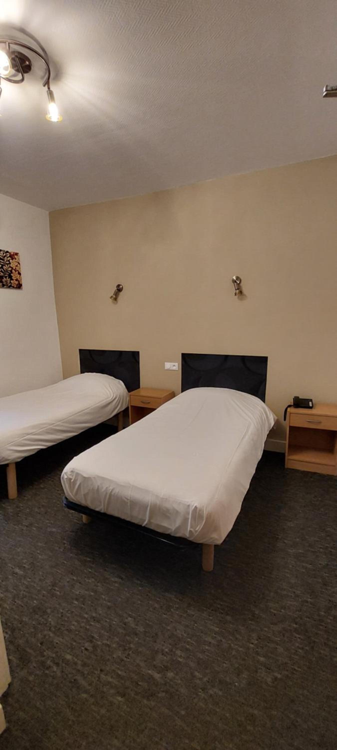 Twin Room - Photo 1