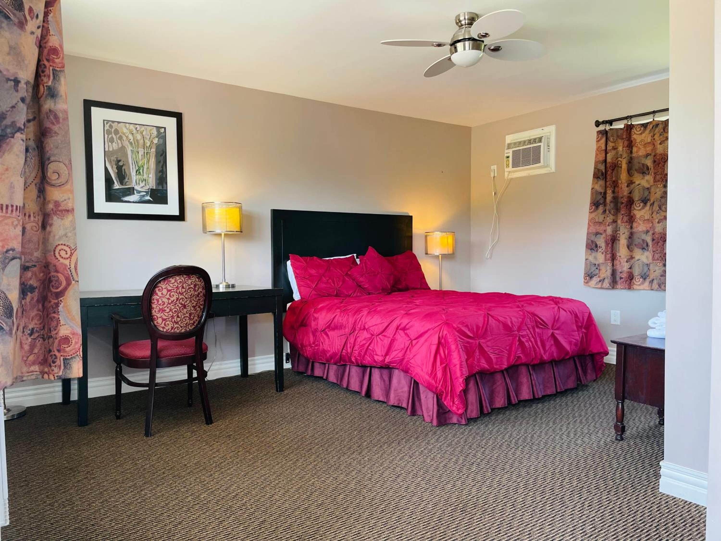 Deluxe Queen Room - Photo 1