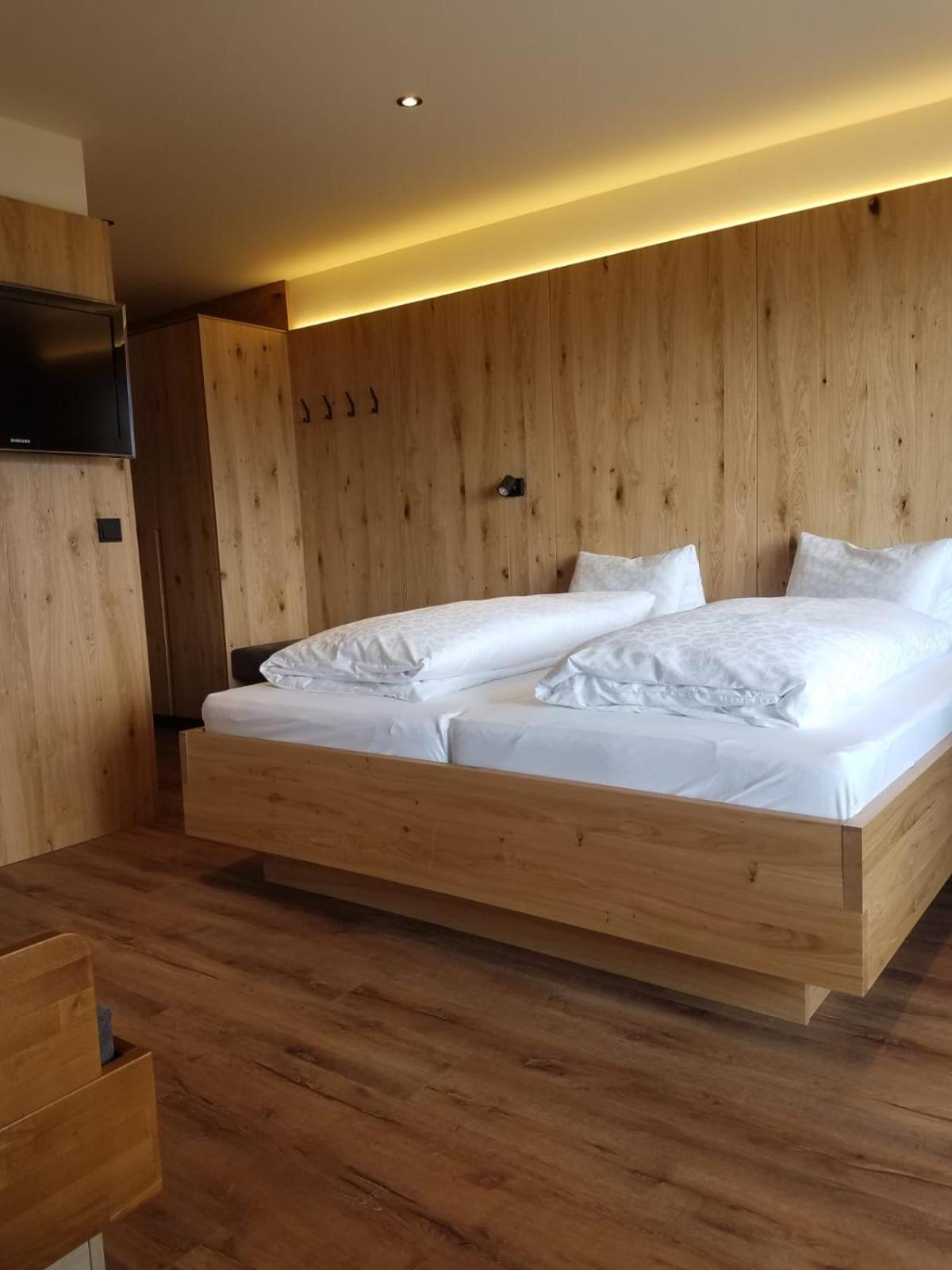 Double Room with Balcony - Photo 1