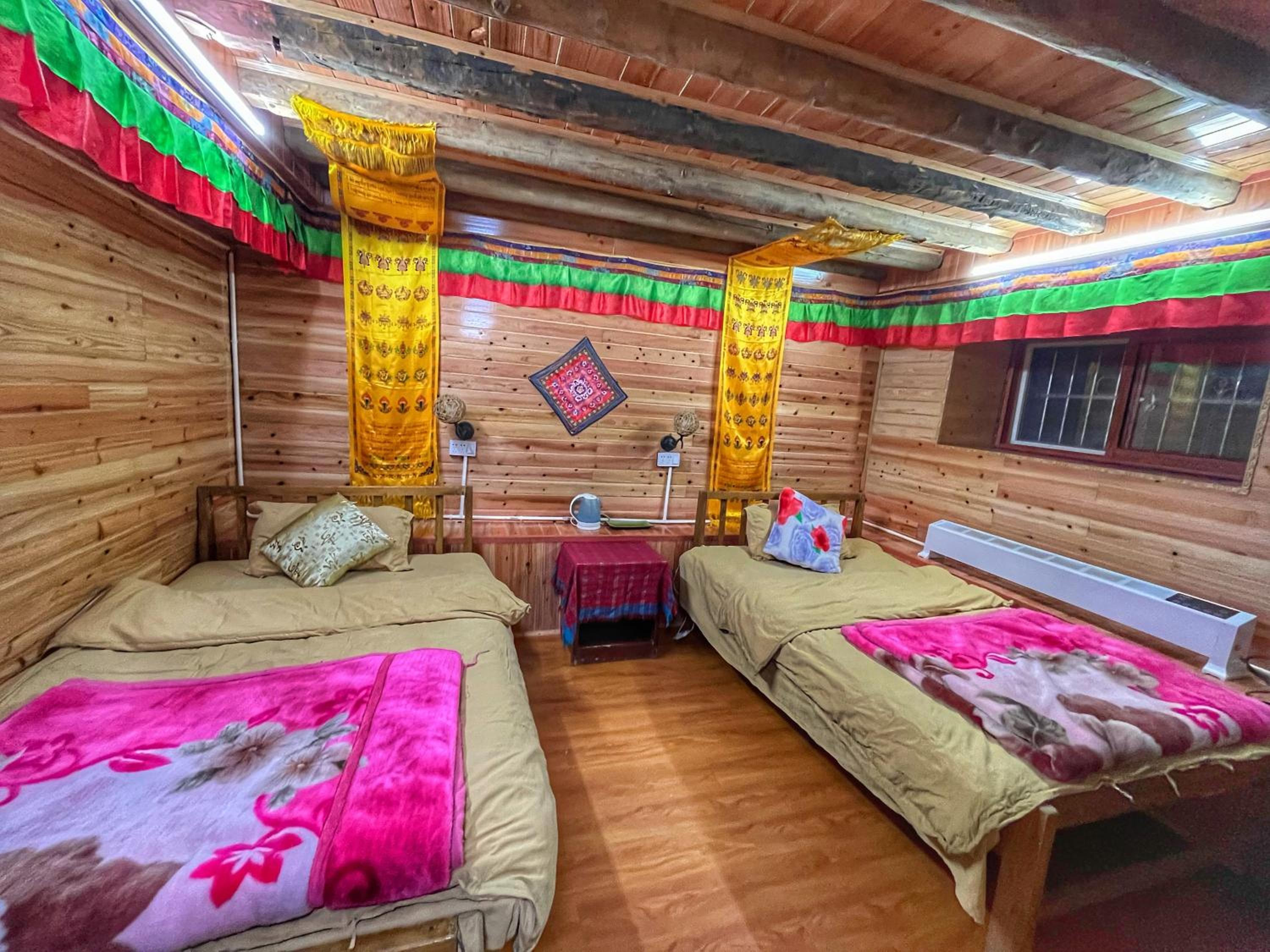 Double Room with Shared Bathroom photo 3