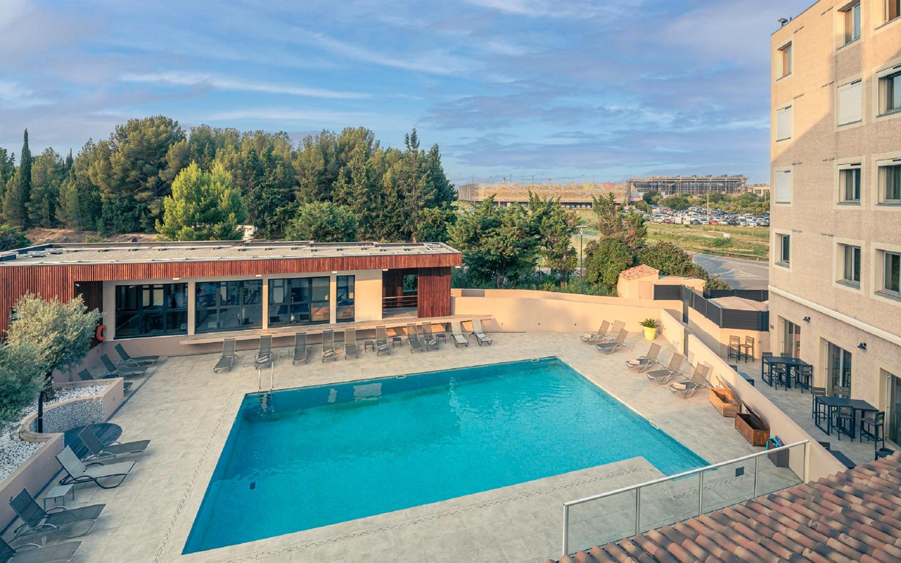 Comfort Queen Room with Pool View - Non-Smoking - Photo 3