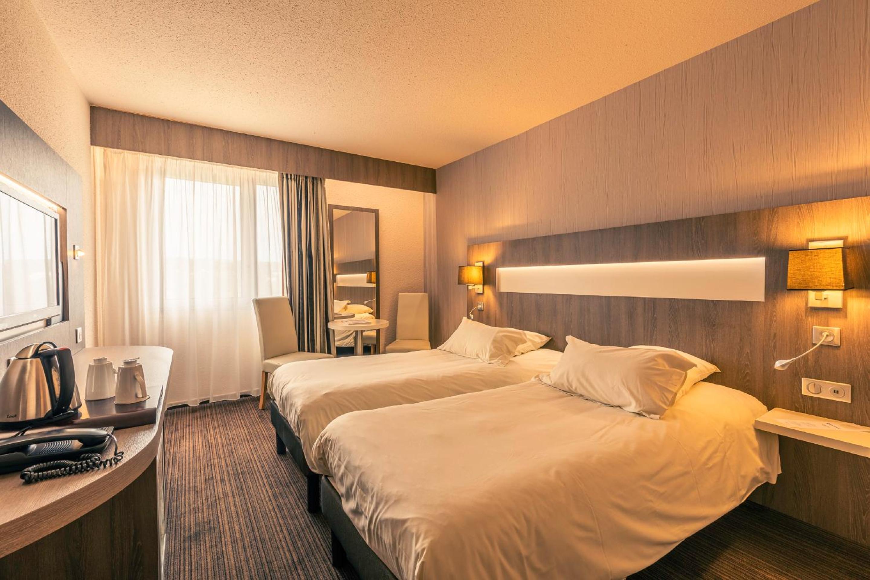 Standard Twin Room - Non-Smoking - Photo 2
