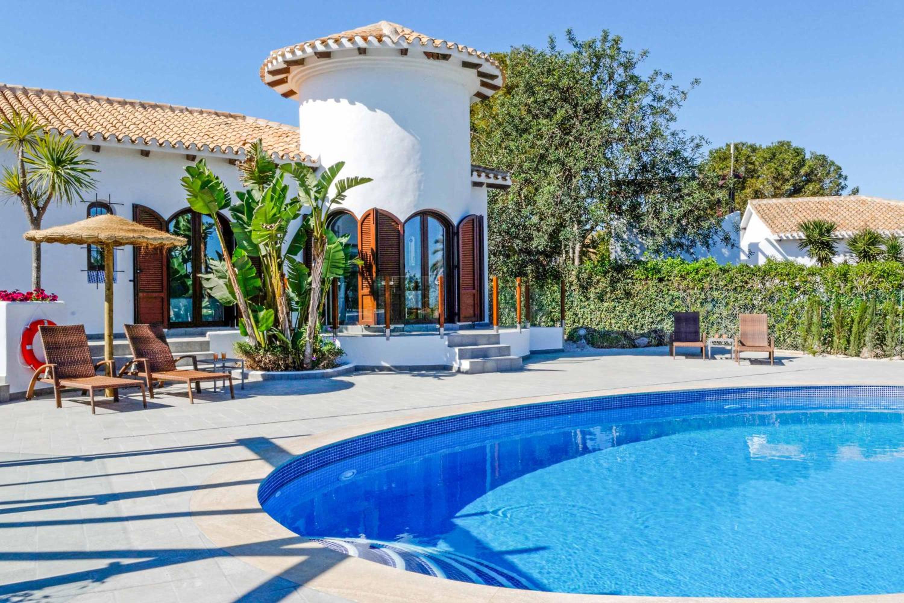 Four-Bedroom Villa photo 2