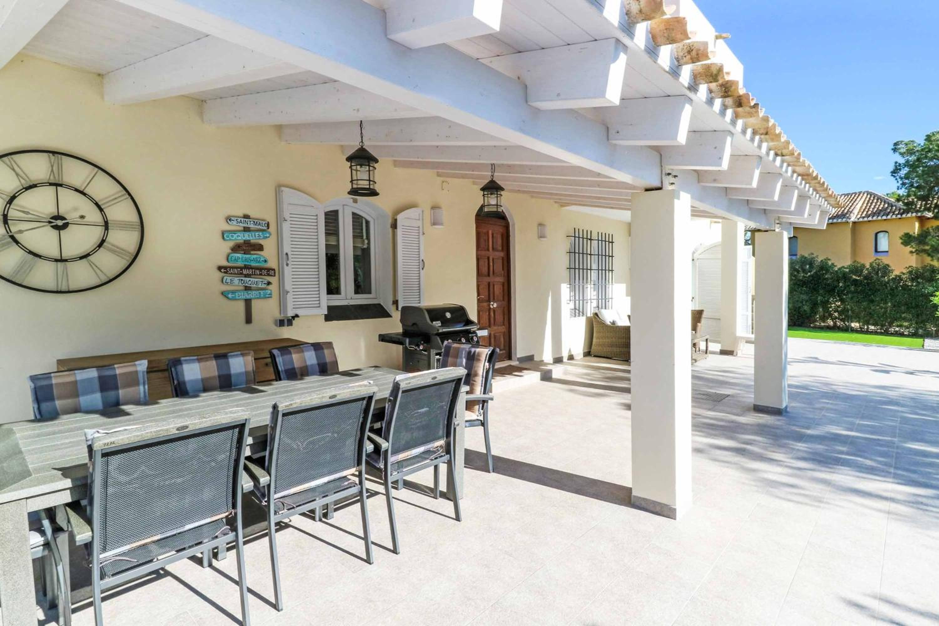 Four-Bedroom Villa photo 2
