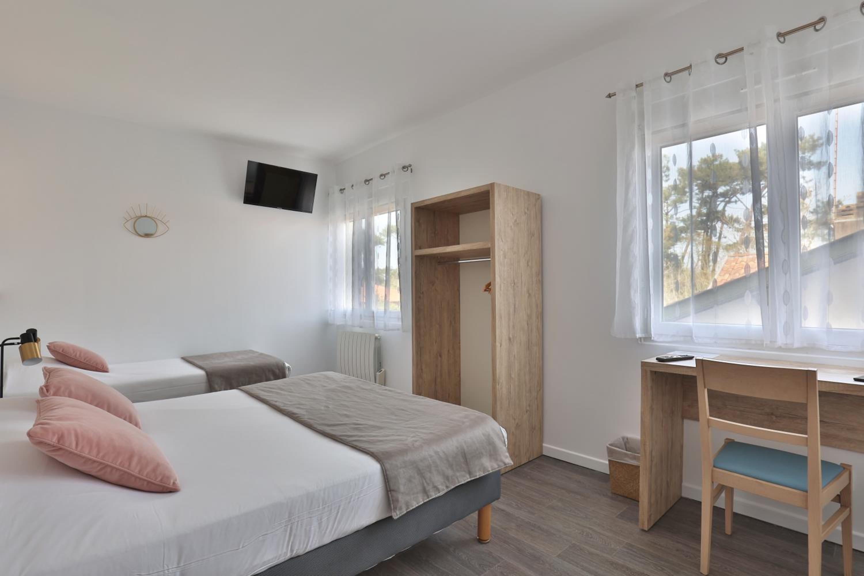 Standard Triple Room photo 2