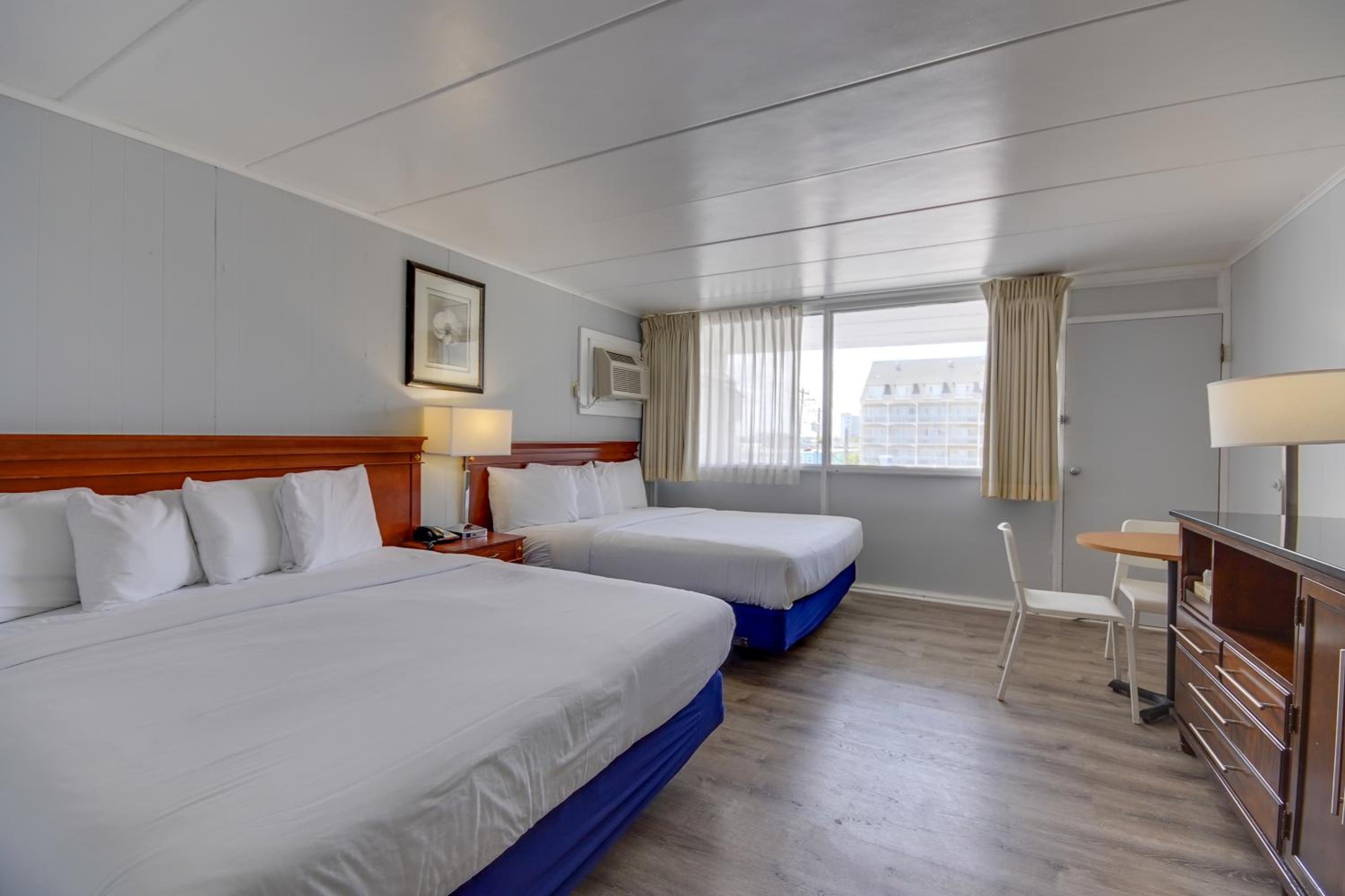 Double Room with Two King Beds with Pool View photo 1