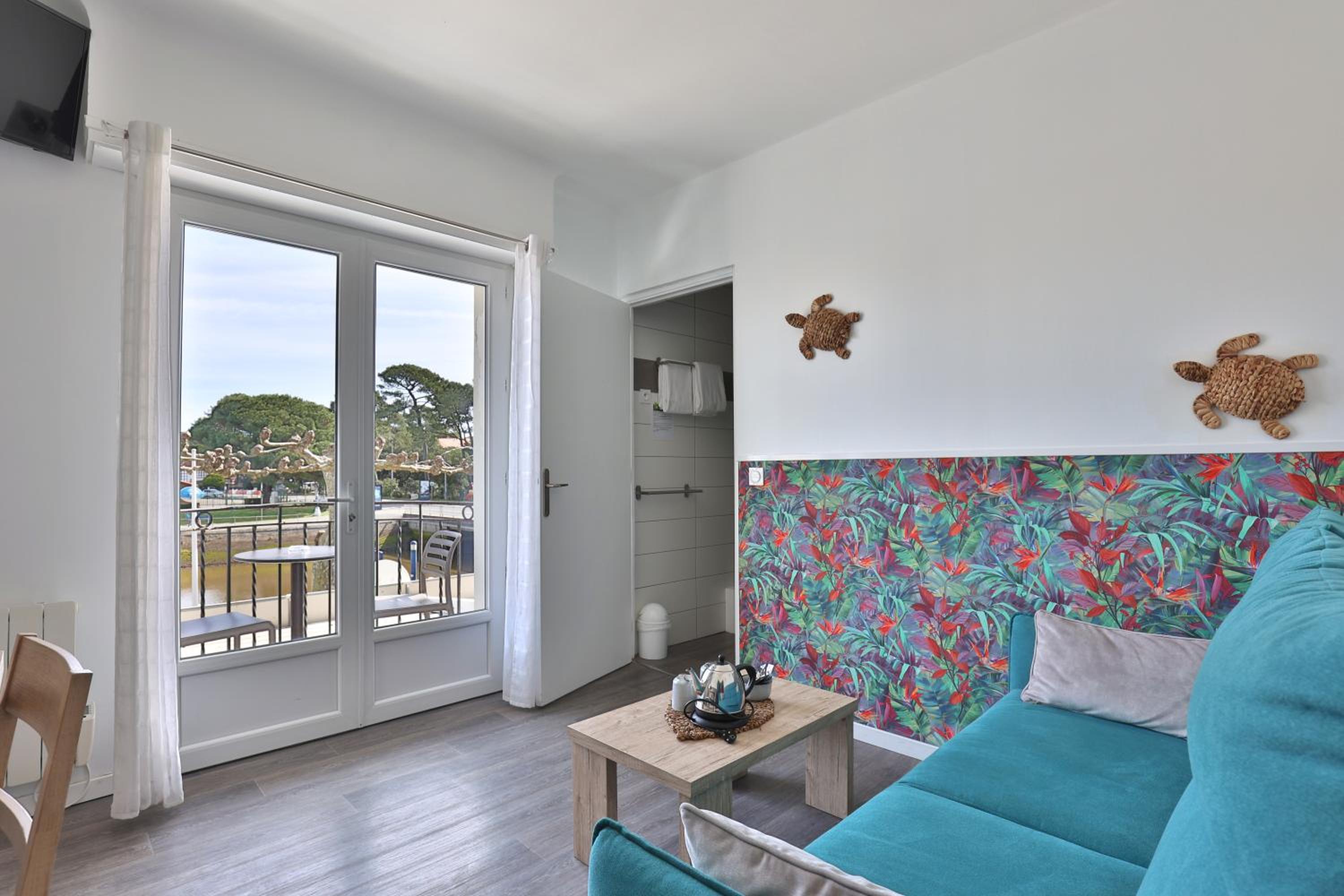 Comfort Double Room with Balcony and Port View photo 3