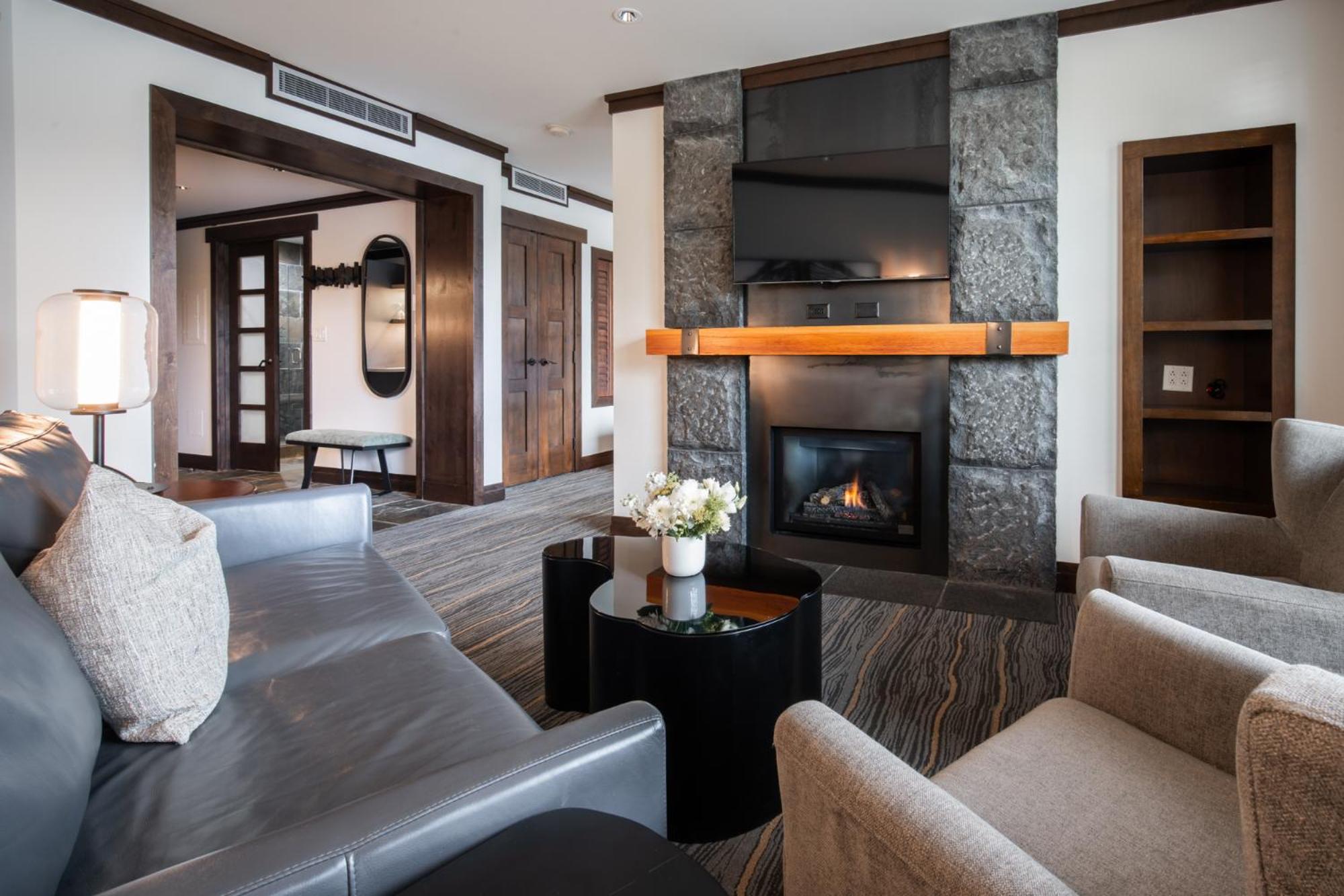 One-Bedroom Suite with Lake View - Photo 3