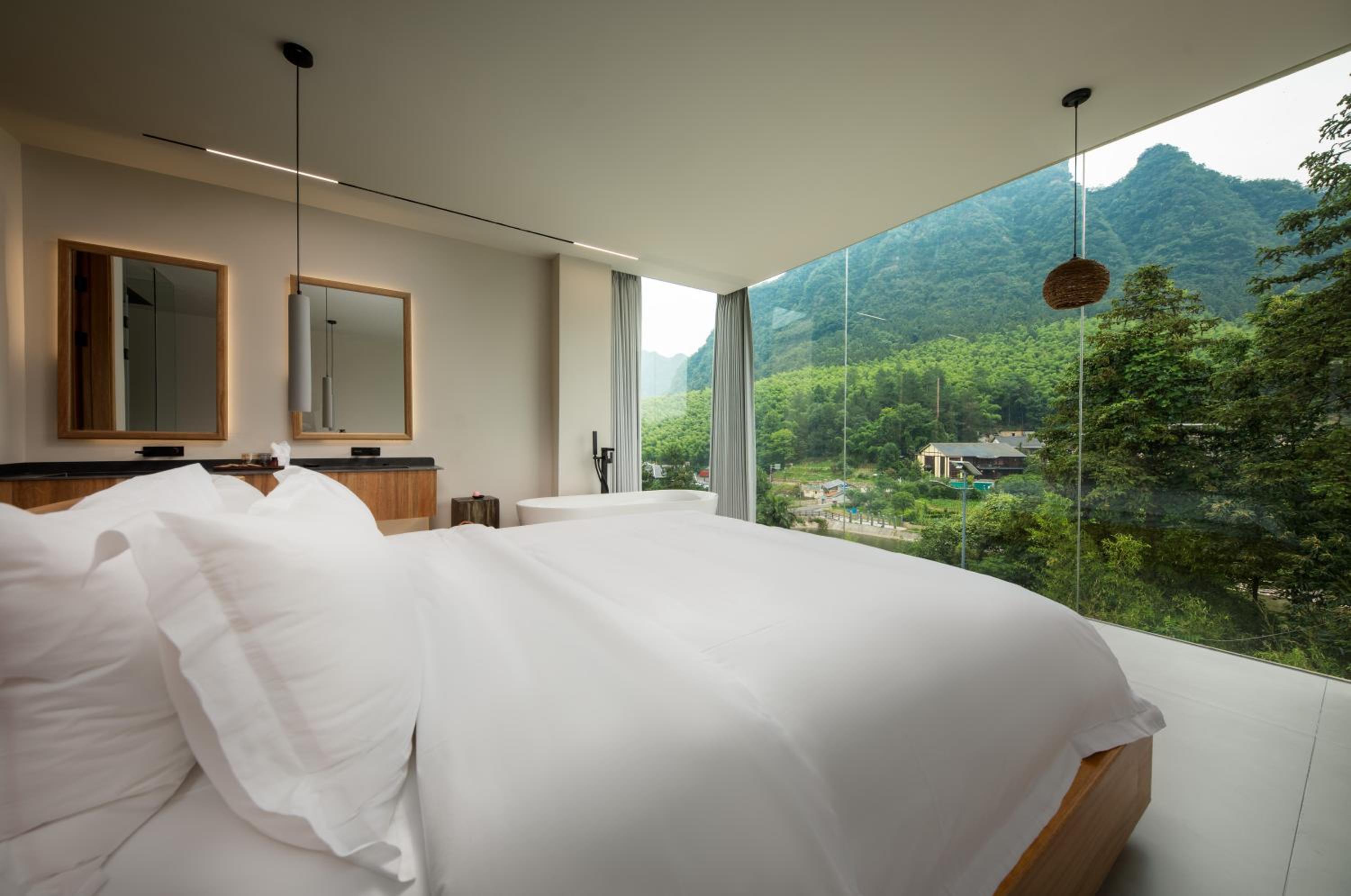 Family Suite with Mountain View photo 2