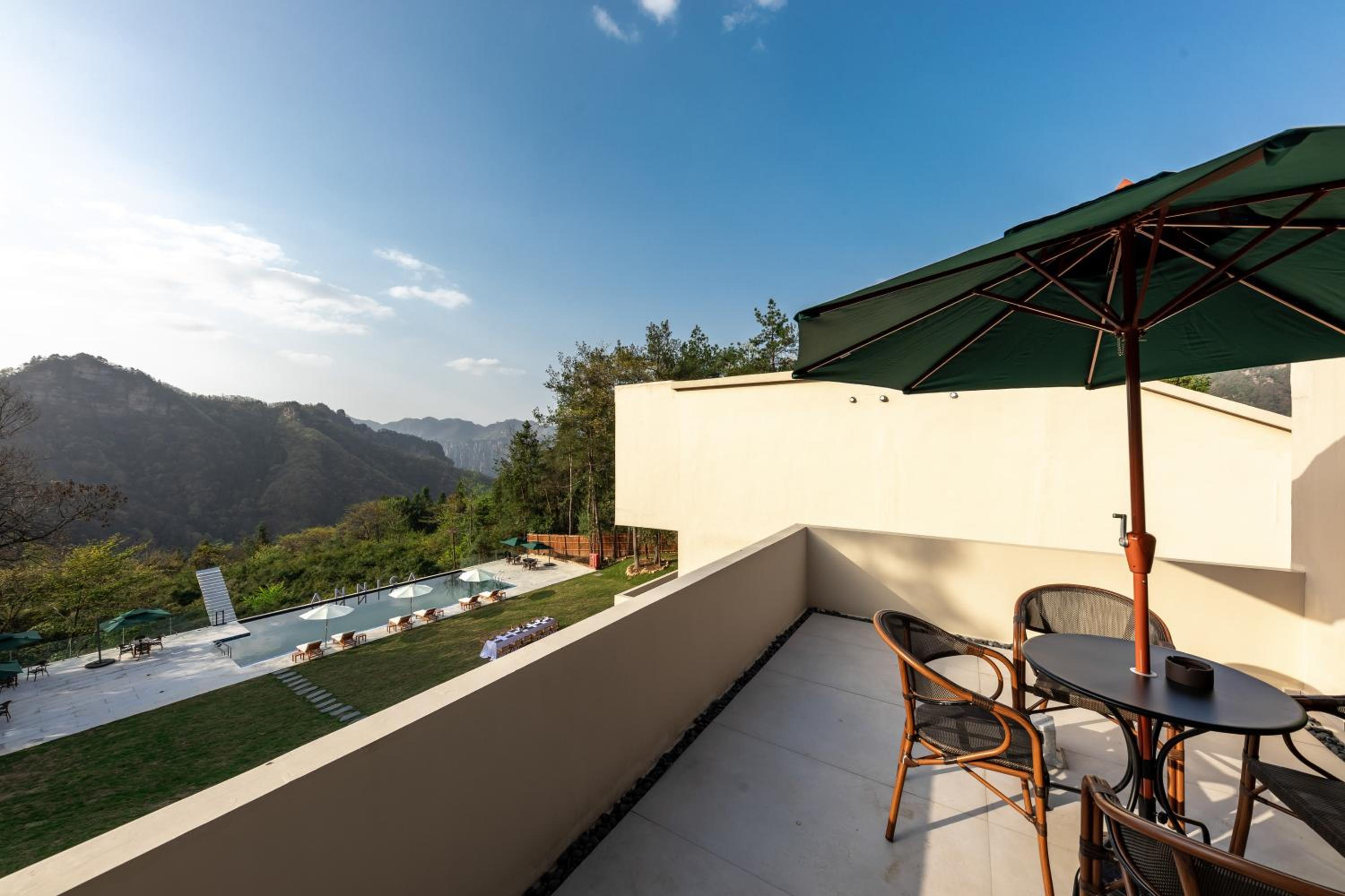 Suite with Mountain View photo 1