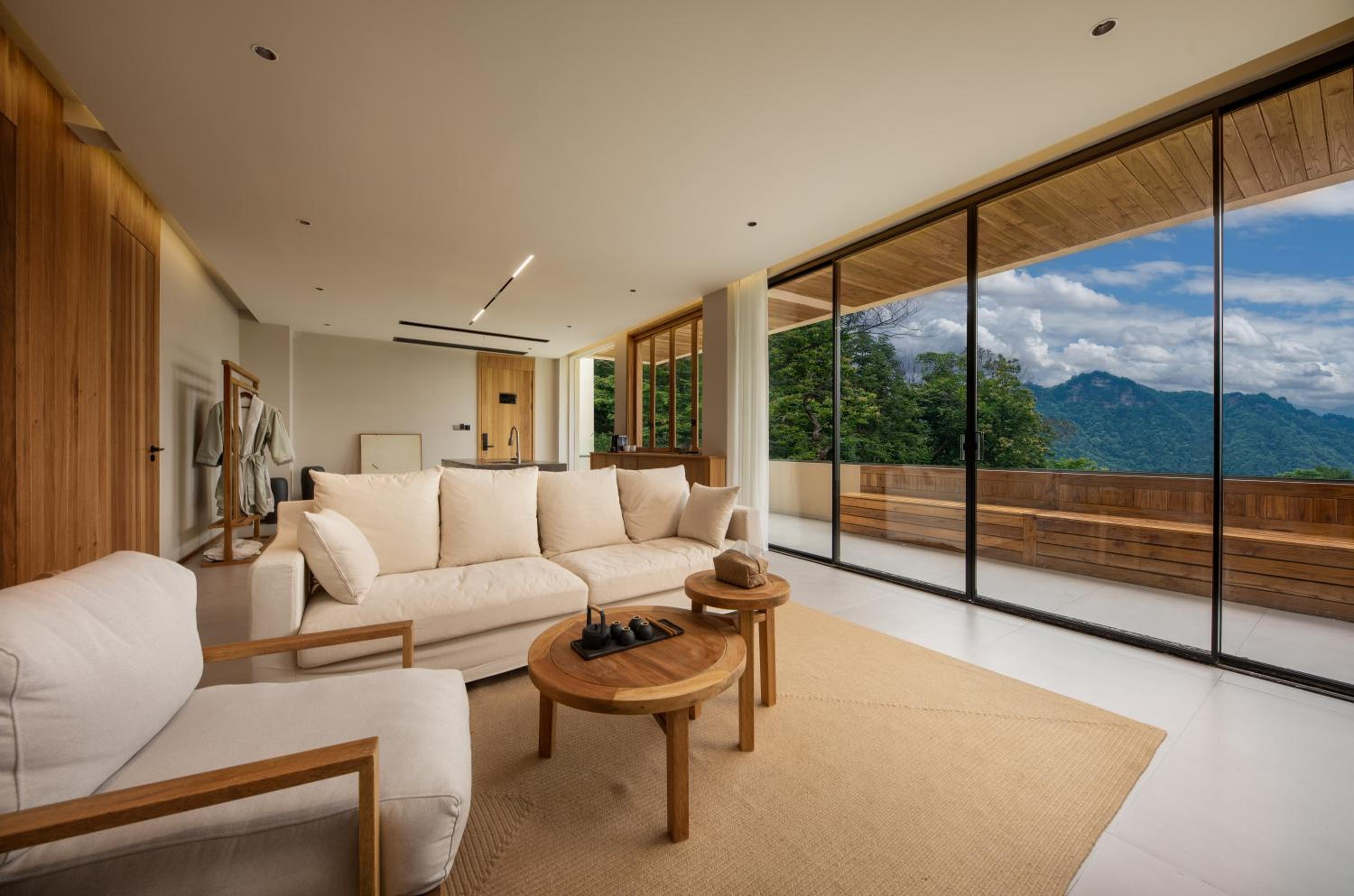 Family Suite with Mountain View photo 1