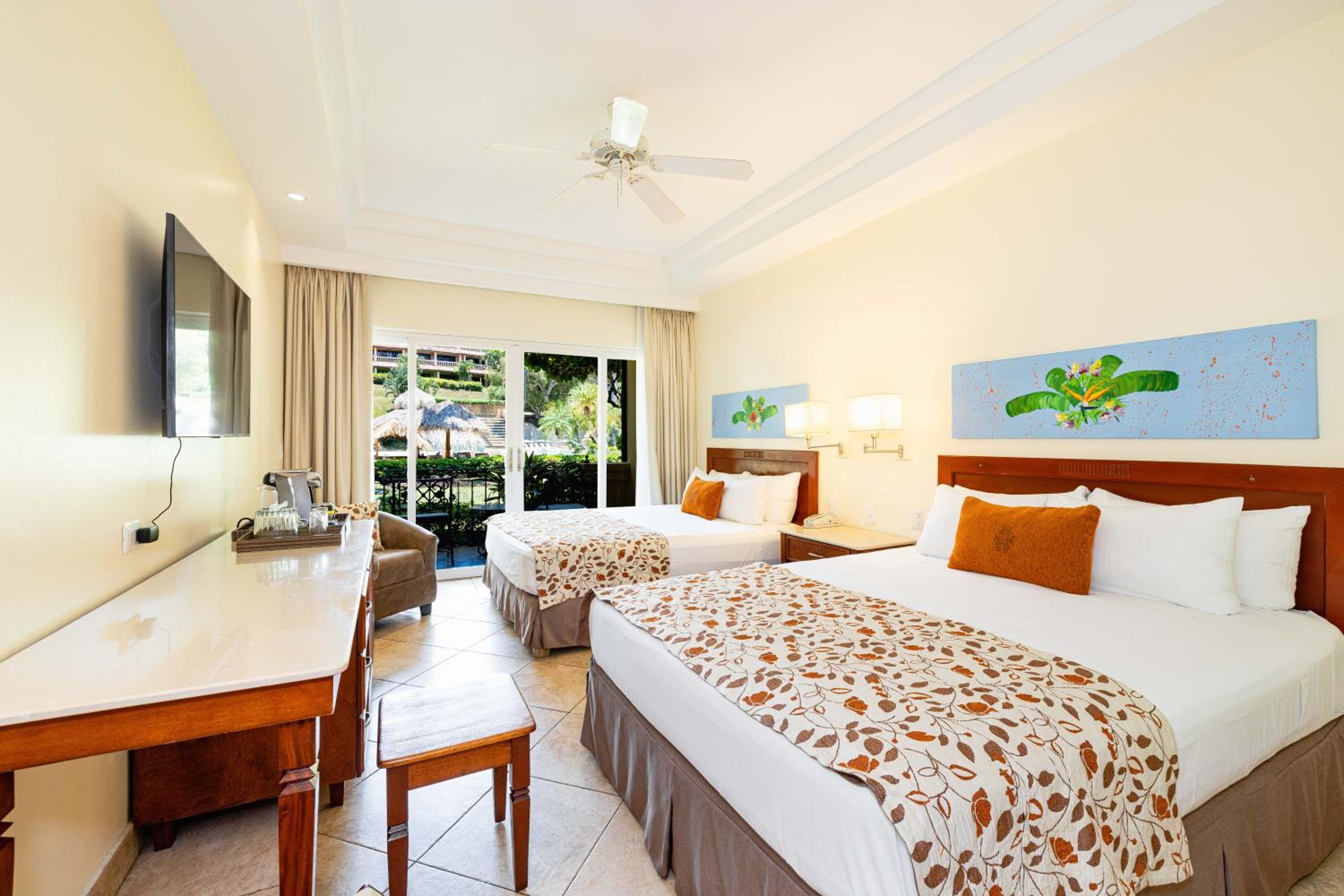 Family Pool View Queen Beds