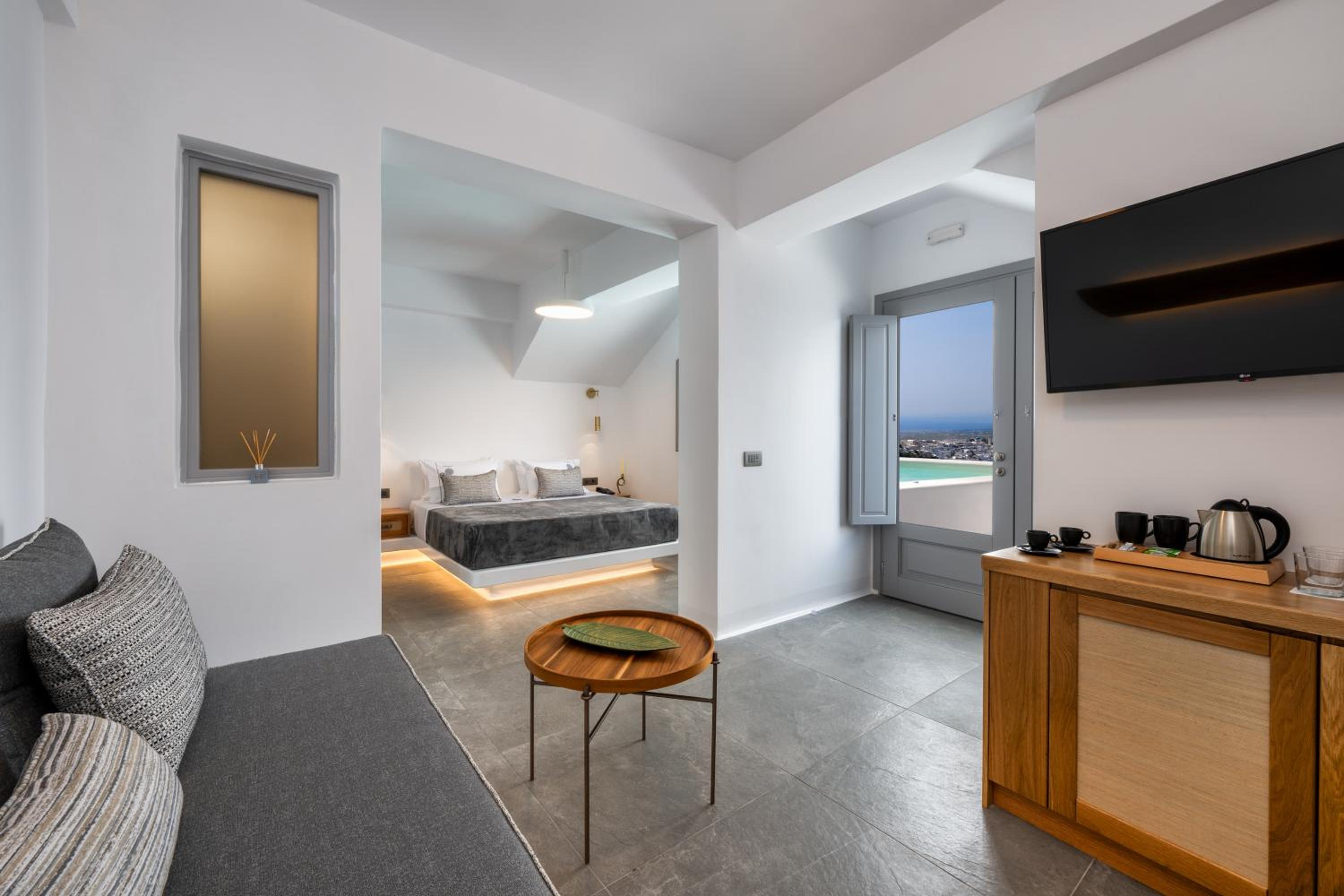 Honeymoon Suite with outdoor jacuzzi